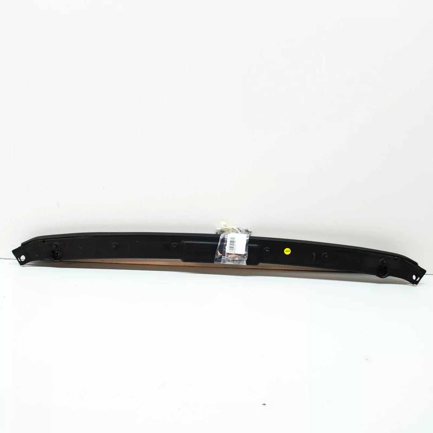 NEW AUDI A6 S6 C8 FRONT BUMPER CENTER RUBBER SEAL 4K0823125 ORIGINAL