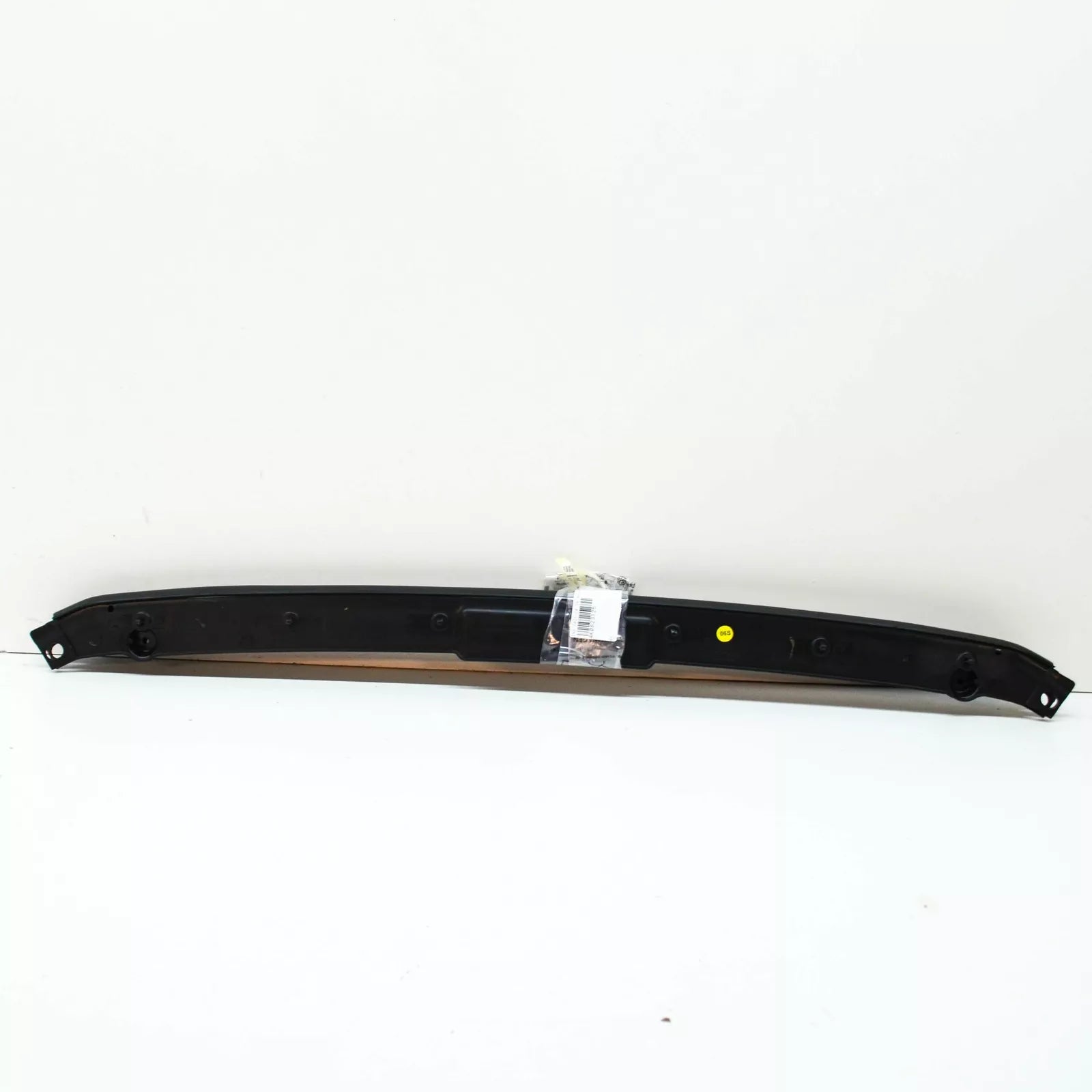 NEW AUDI A6 S6 C8 FRONT BUMPER CENTER RUBBER SEAL 4K0823125 ORIGINAL