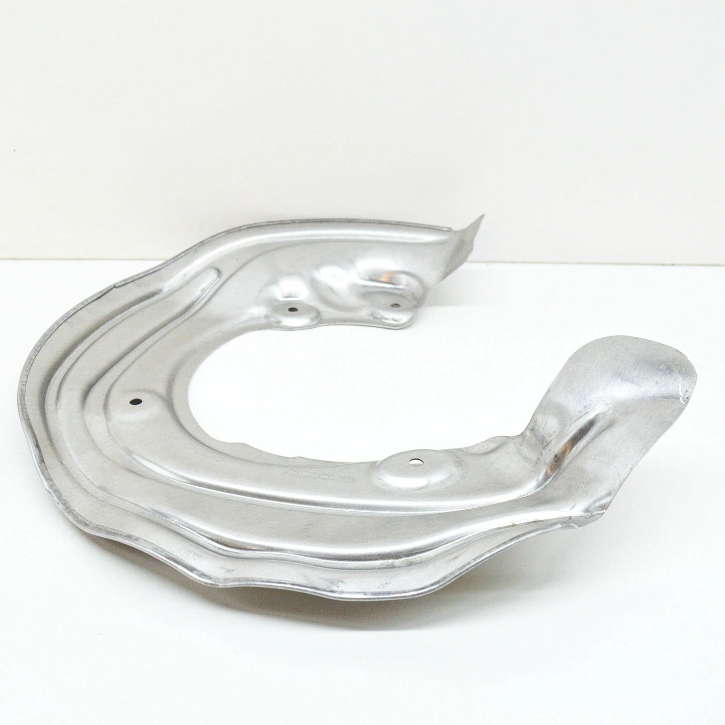 NEW BMW X3 G01 FRONT RIGHT BRAKE DISC PROTECTION PLATE 34106870530 ORIGINAL