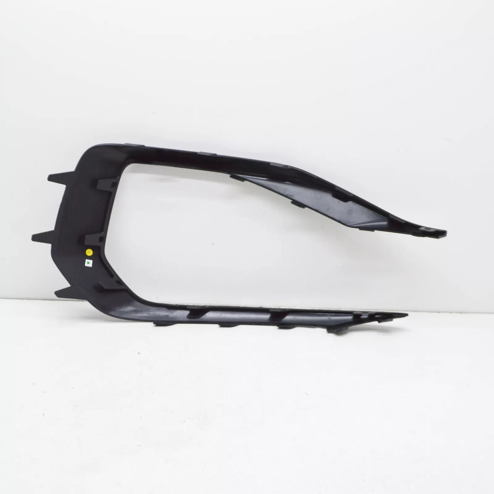 NEW VOLKSWAGEN PASSAT ALLTRACK B8 FRONT BUMPER LEFT TRIM 561853211B041 ORIGINAL