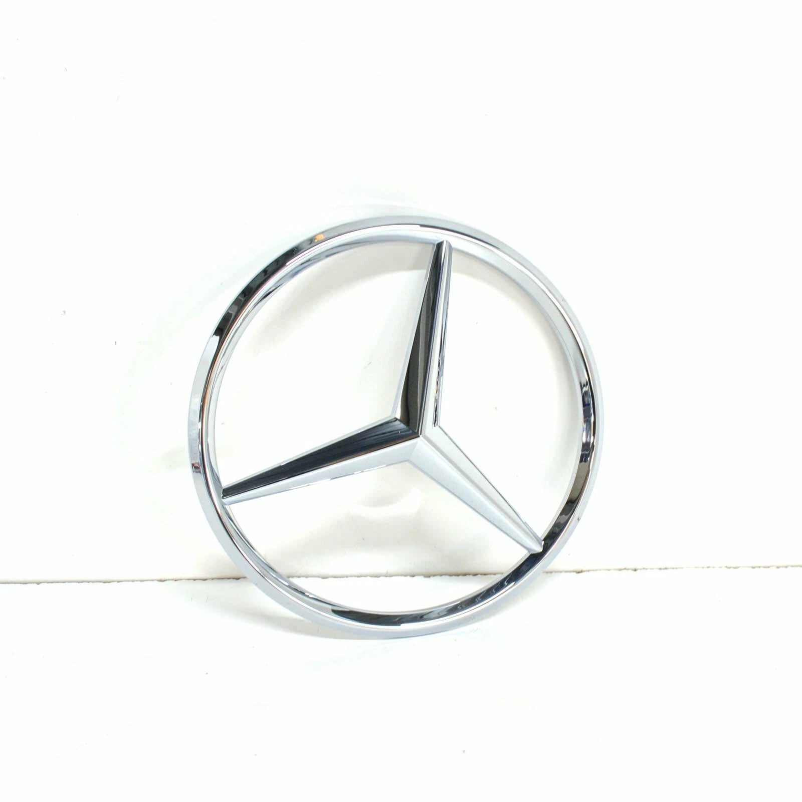 NEW MB SPRINTER 906 FRONT RADIATOR GRILLE EMBLEM BADGE A9068170016 ORIGINAL