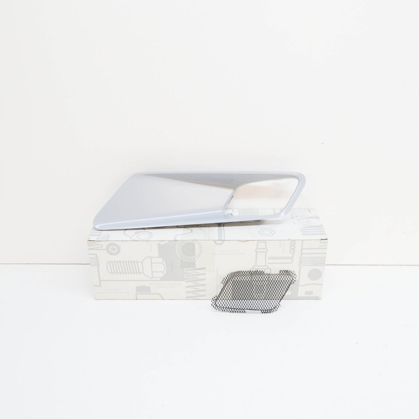 NEW MB C W204 AMG ENGINE HOOD RIGHT AIR INLET GRILLE A20475002449999 ORIGINAL