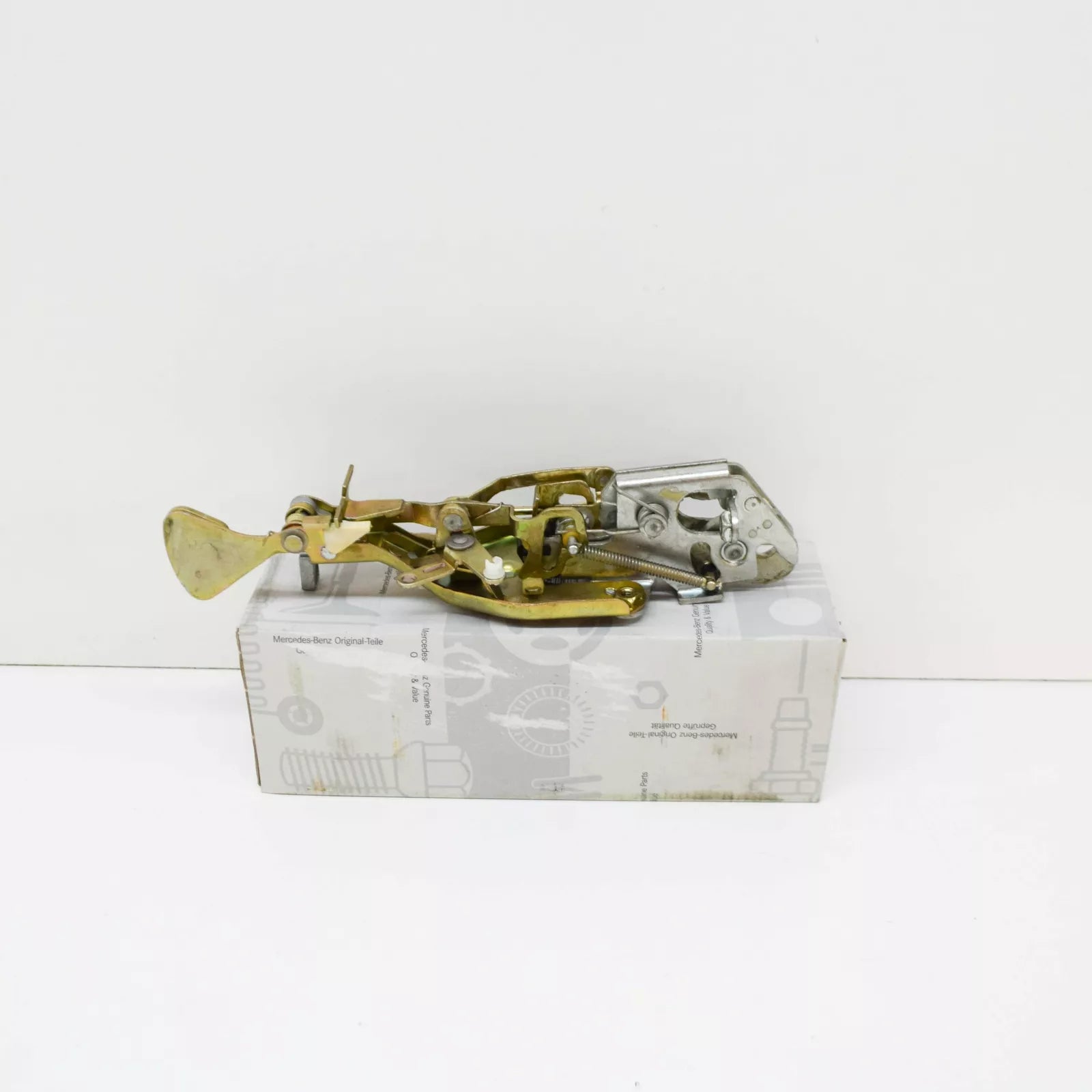 NEW MERCEDES-BENZ W123 LIFTGATE TAILGATE HATCH LOCK A1237400935