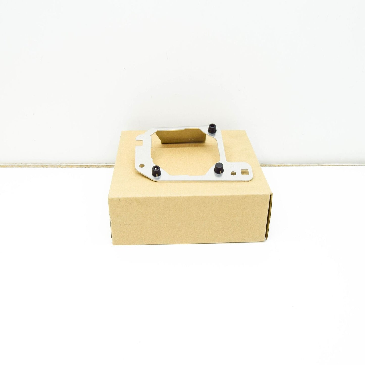 NEW AUDI Q5 FY FRONT LEFT RADAR SENSOR RETAINING PLATE 80A907573 ORIGINAL