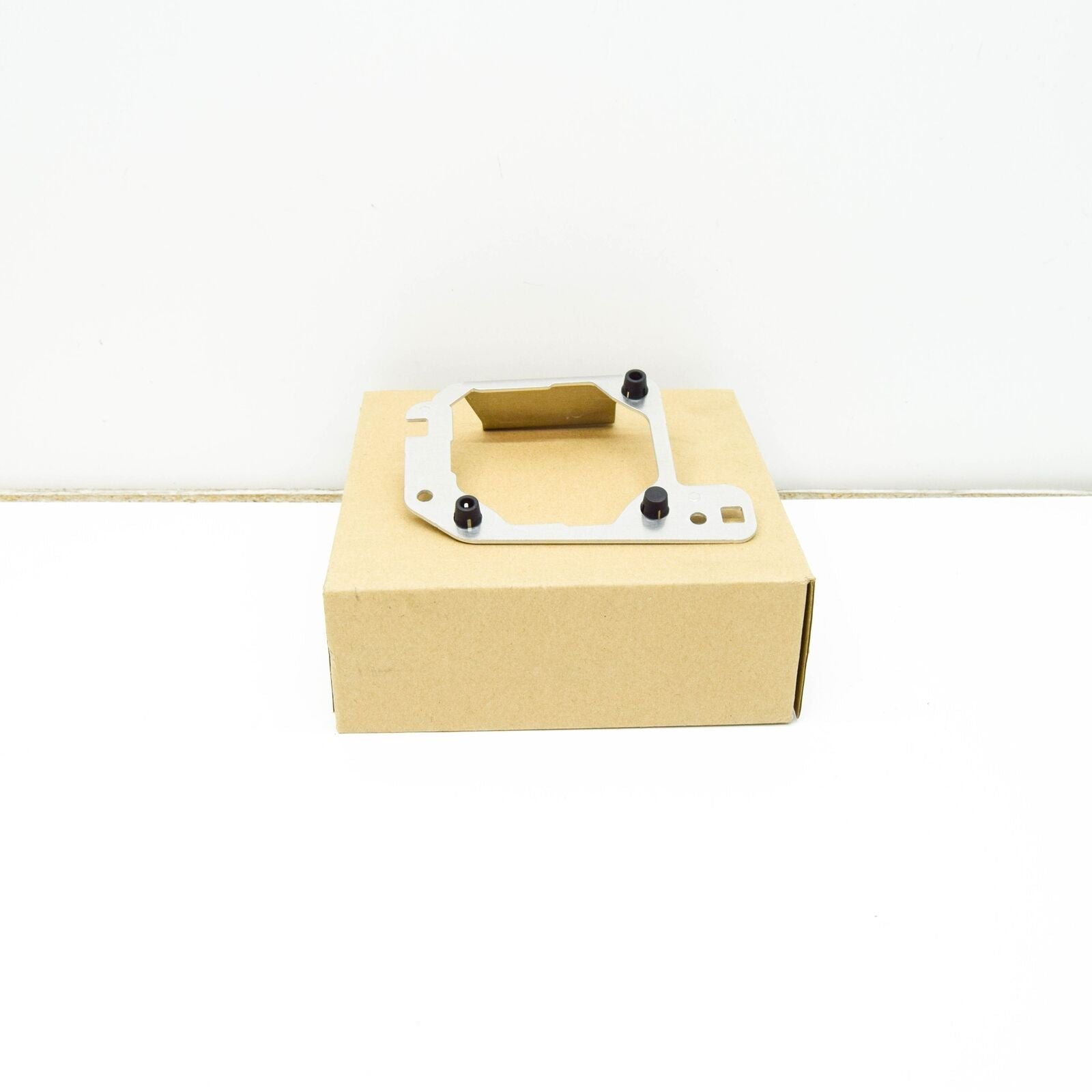 NEW AUDI Q5 FY FRONT LEFT RADAR SENSOR RETAINING PLATE 80A907573 ORIGINAL