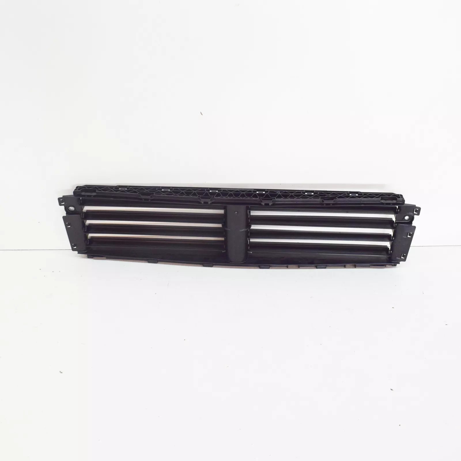NEW VW JETTA A6 FRONT RADIATOR SHUTTER ASSEMBLY 5Q0122323A / 5Q0-122-323-A