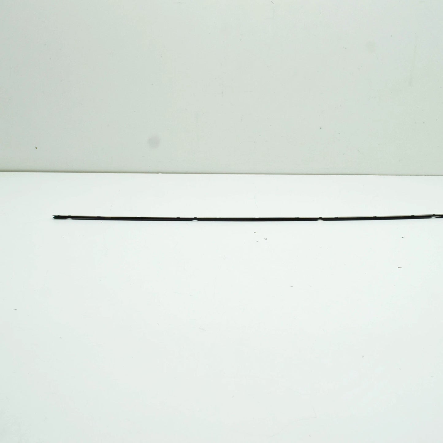 NEW VOLKSWAGEN TIGUAN AD MK2 RIGHT WINDSHIELD RETAINING STRIP 5NA854542 ORIGINAL