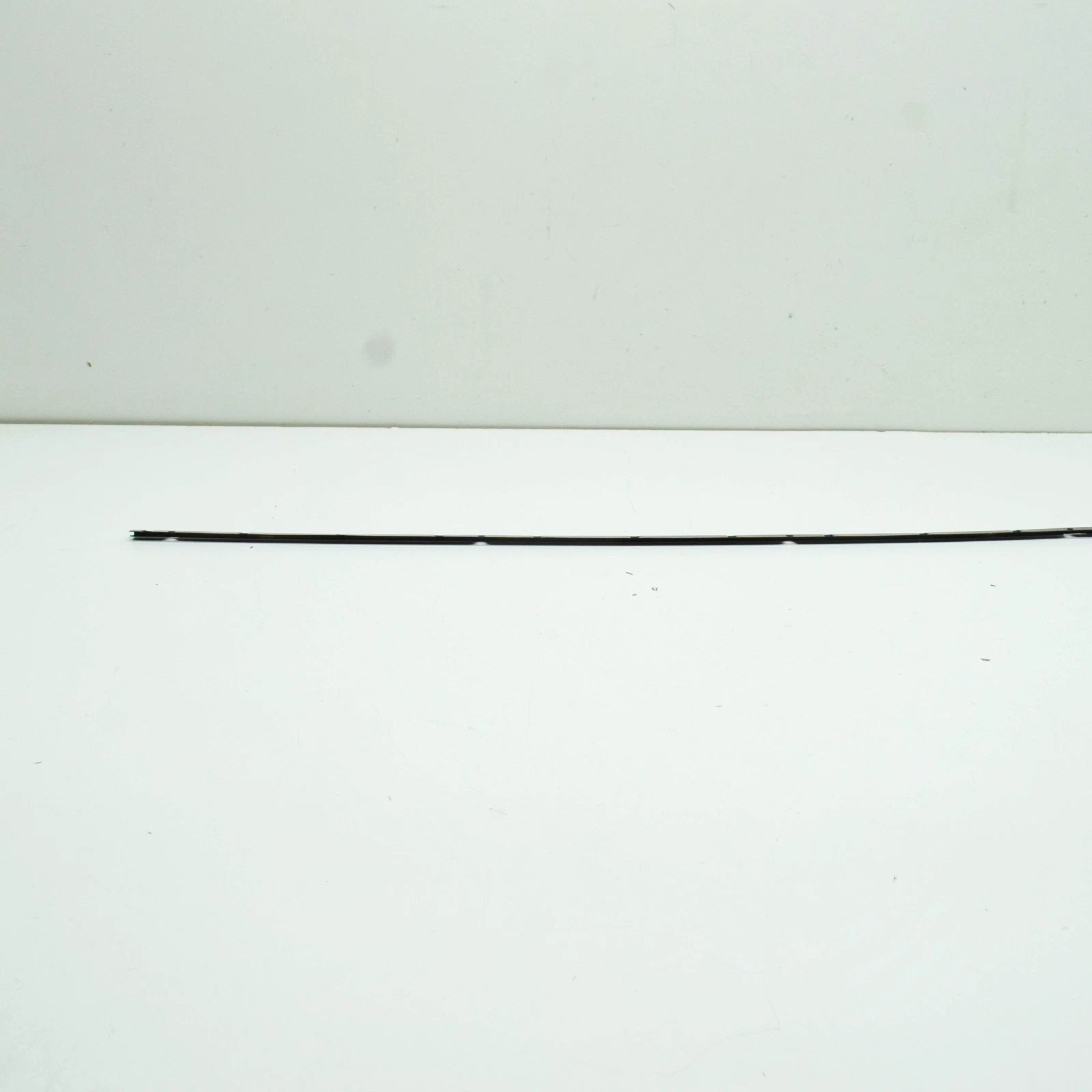 NEW VOLKSWAGEN TIGUAN AD MK2 RIGHT WINDSHIELD RETAINING STRIP 5NA854542 ORIGINAL