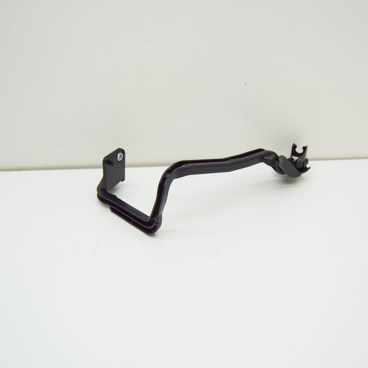 NEW MERCEDES-BENZ GLC C253 POSITIVE BATTERY WIRE DUCT CABLE GUIDE A2055461500