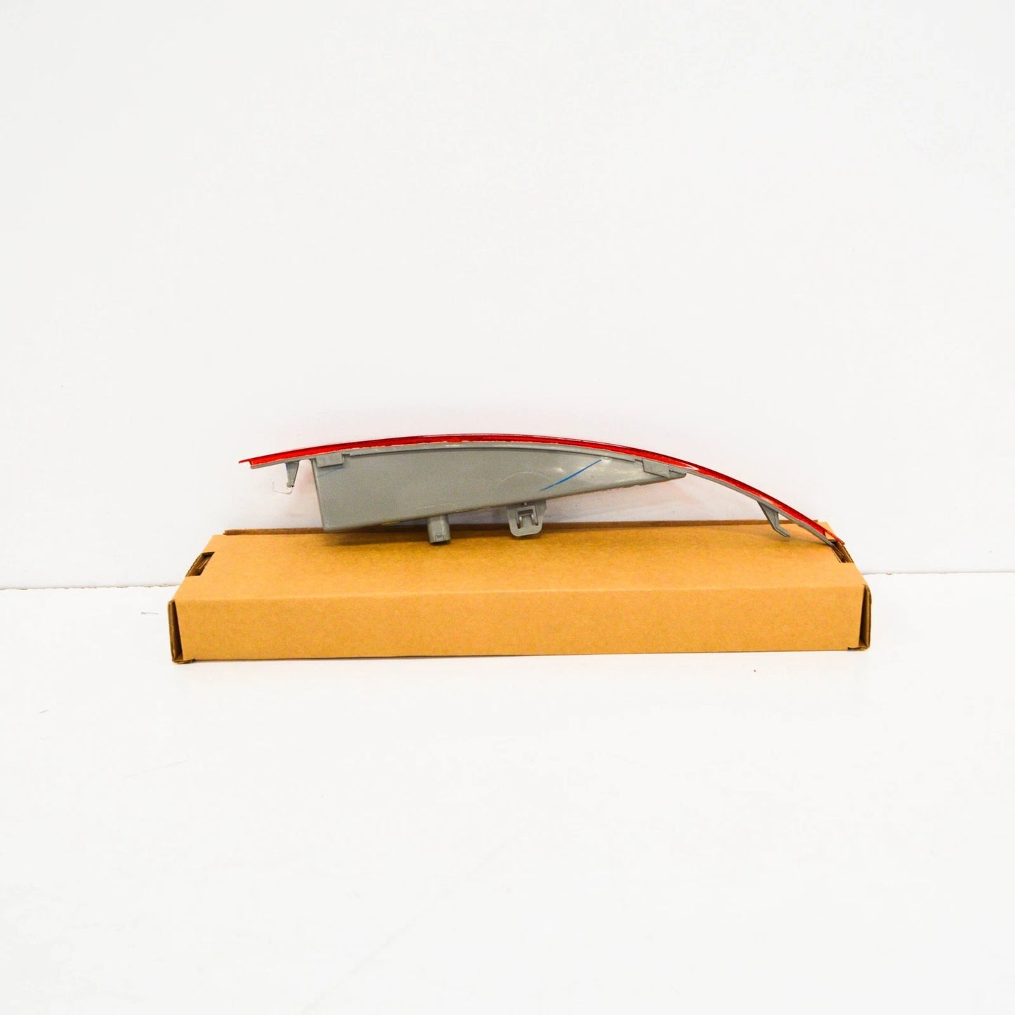 NEW BMW X6 F16 REAR BUMPER RIGHT FOG LIGHT REFLECTOR 63147323186 7323186