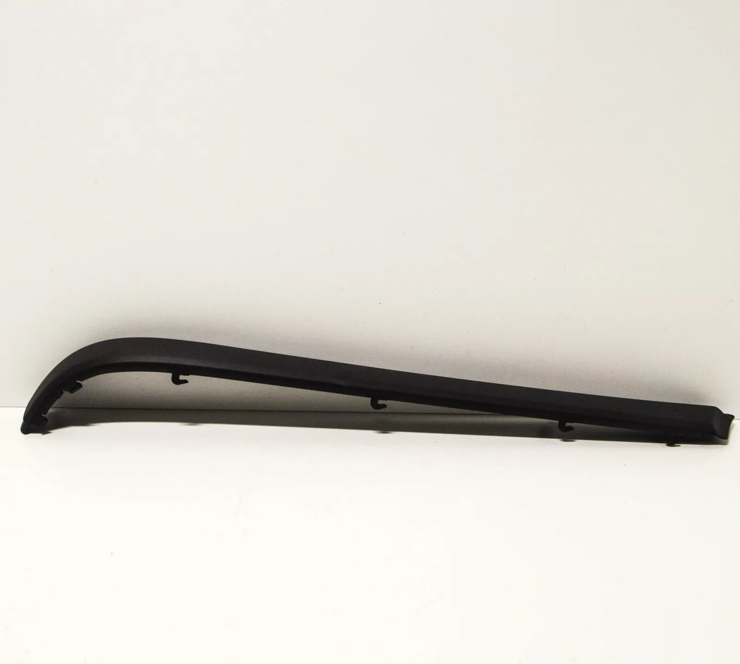 NEW BMW 5 E34 REAR BUMPER RIGHT TRIM 51128148818 8148818 1995