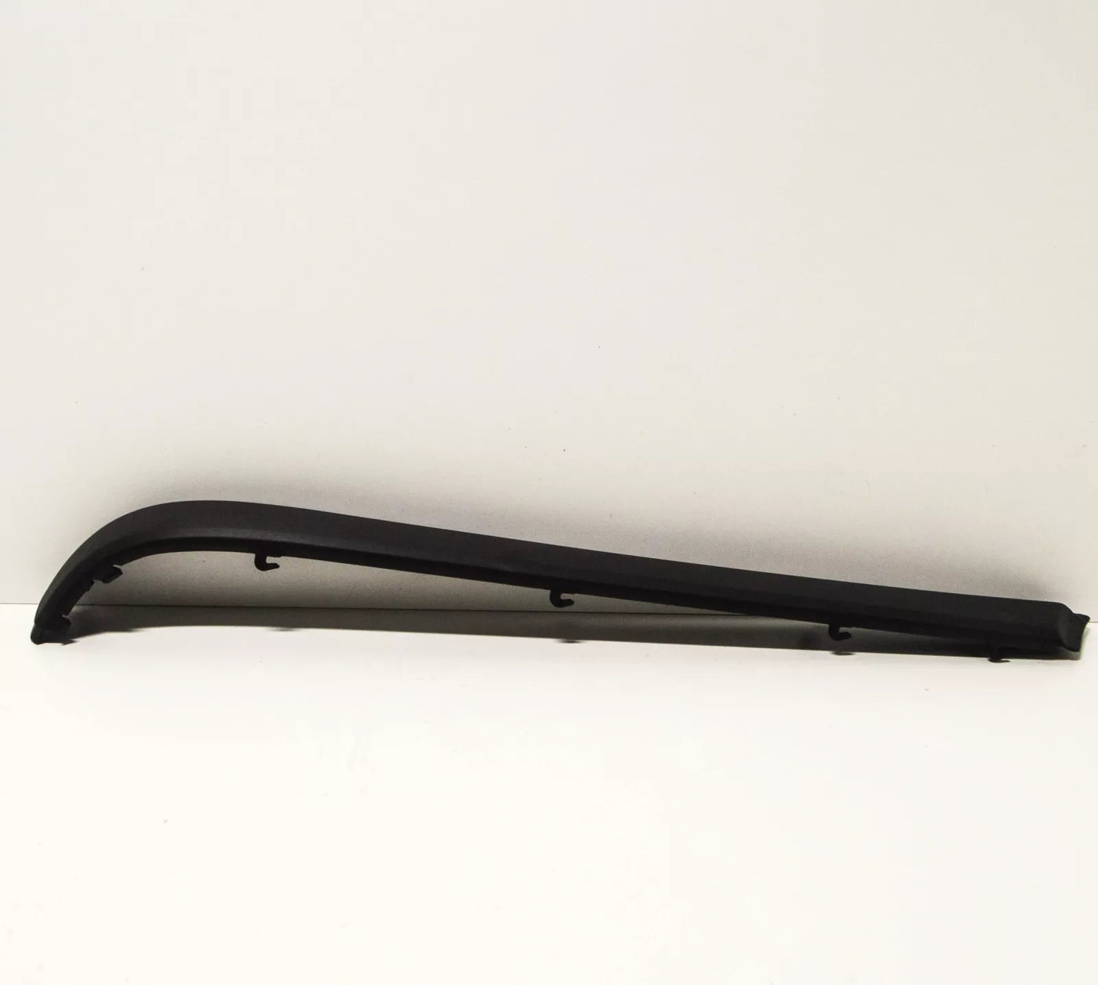 NEW BMW 5 E34 REAR BUMPER RIGHT TRIM 51128148818 8148818 1995