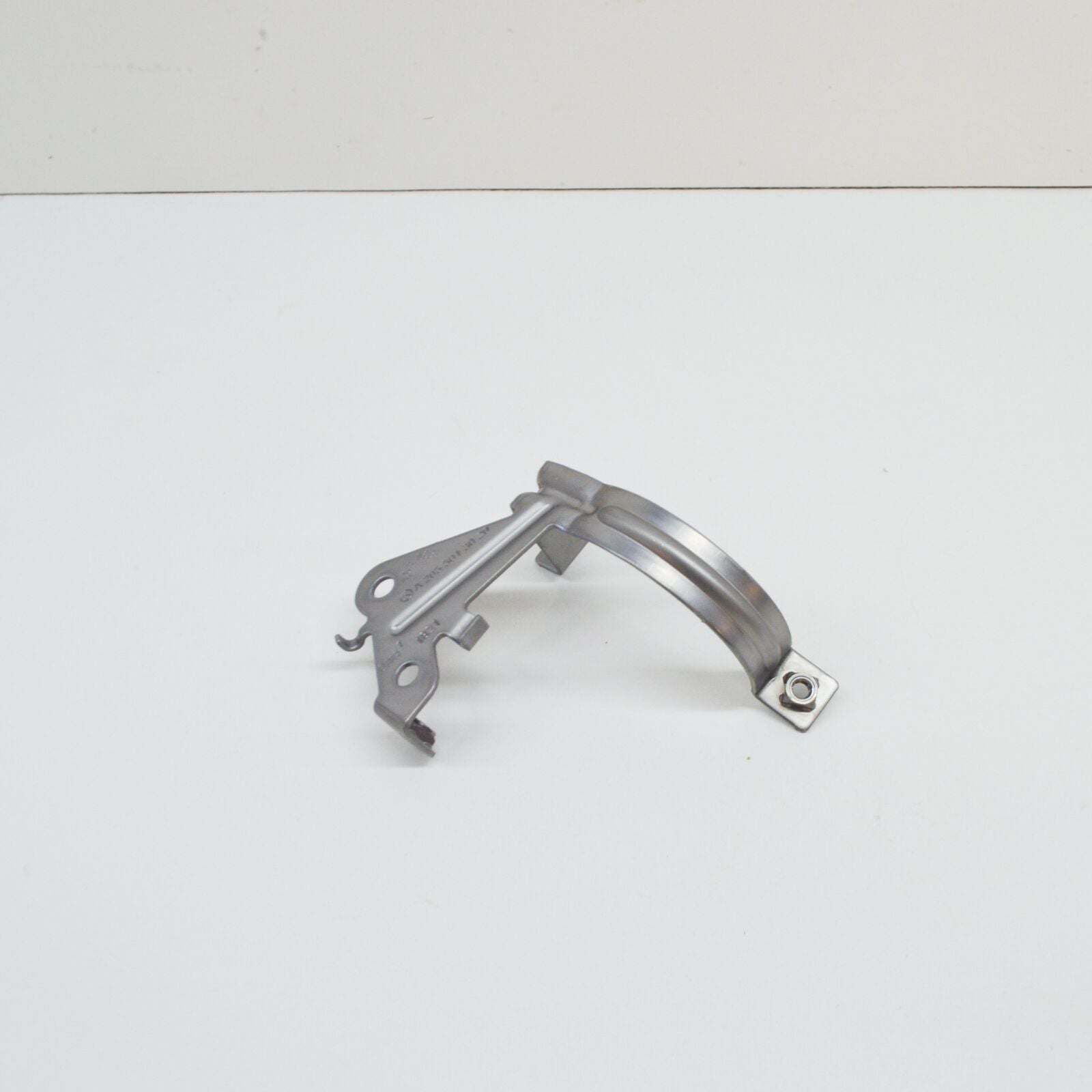 NEW MERCEDES-BENZ C W205 COOLING WATER PUMP BRACKET A2055013020 ORIGINAL