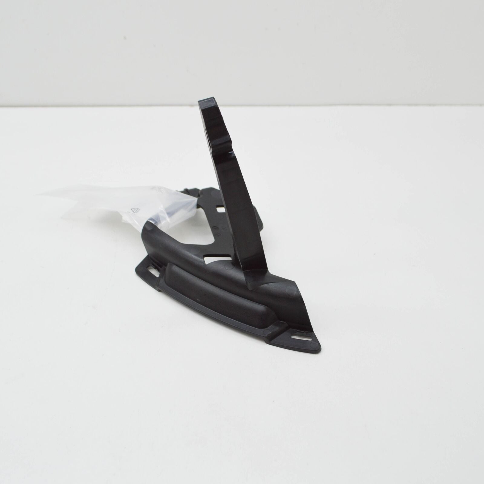 NEW MERCEDES-BENZ C W206 AMG RADIATOR GRILLE RIGHT BRACKET A2068886000 ORIGINAL