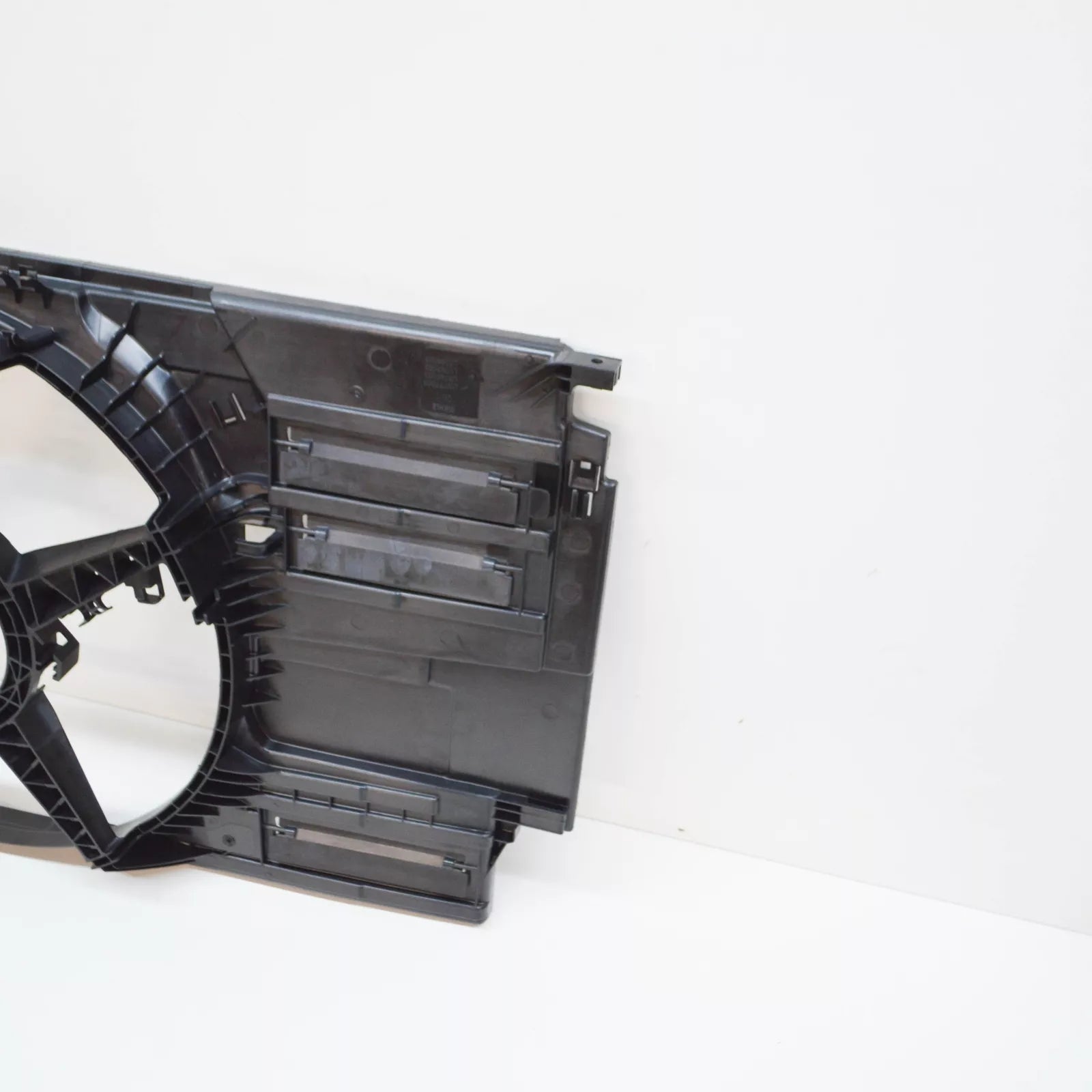 NEW BMW F45 F46 F55 F56 RADIATOR FAN SHROUD 600-850W 7637189 17427637189