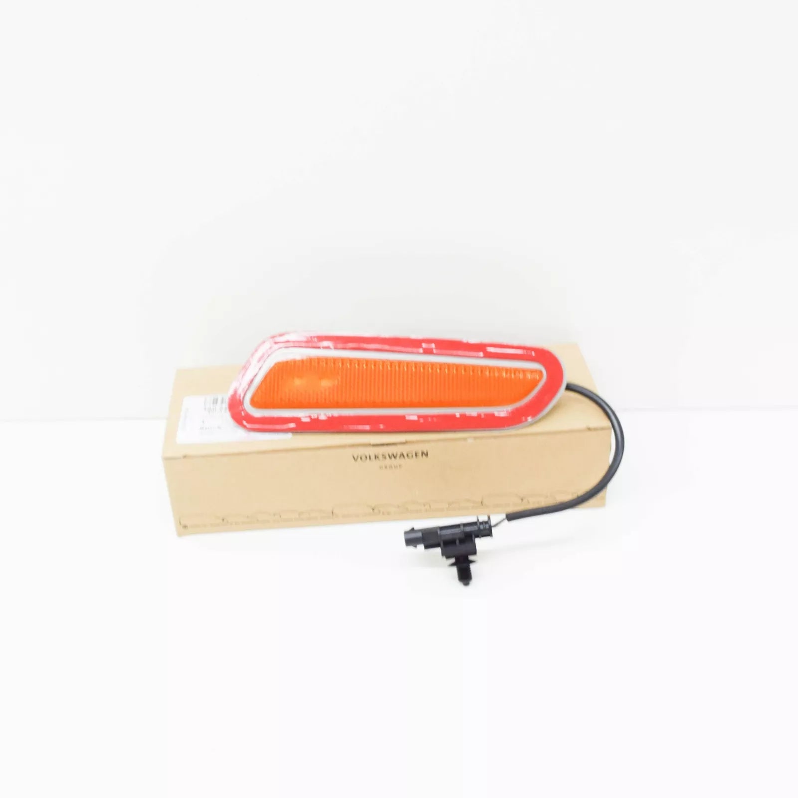 NEW AUDI R8 4S FRONT LEFT REFLECTOR 4S0945071B 2018 ORIGINAL