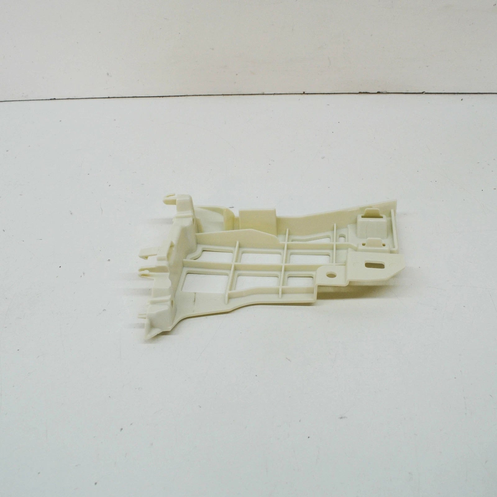 NEW BMW 7 G11 G12 FRONT RIGHT BUMPER BOTTOM GUIDE 51117475193 7475193 ORIGINAL