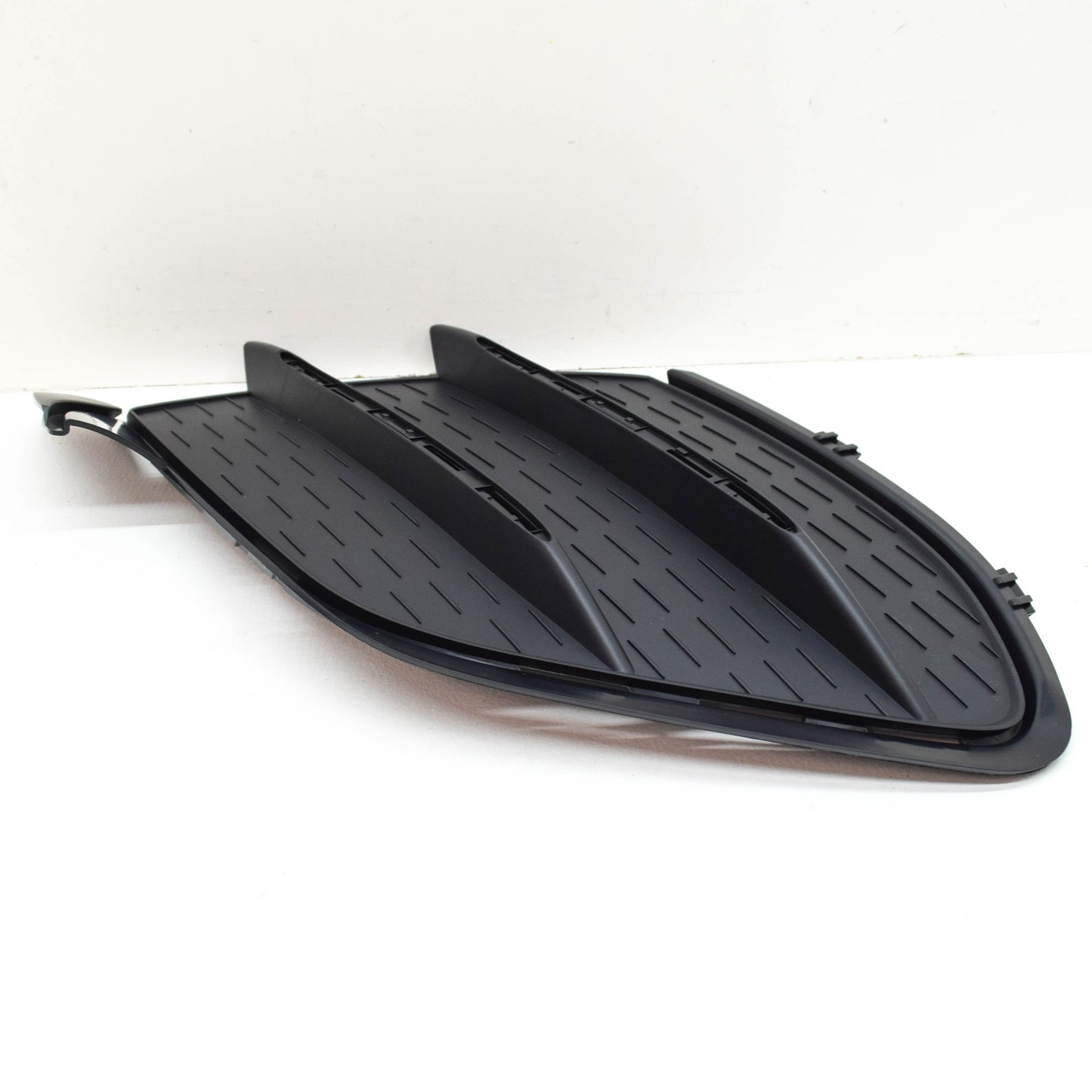 NEW MB GLB X247 FRONT BUMPER LOWER RIGHT SIDE GRILLR COVER A2478857803 ORIGINAL