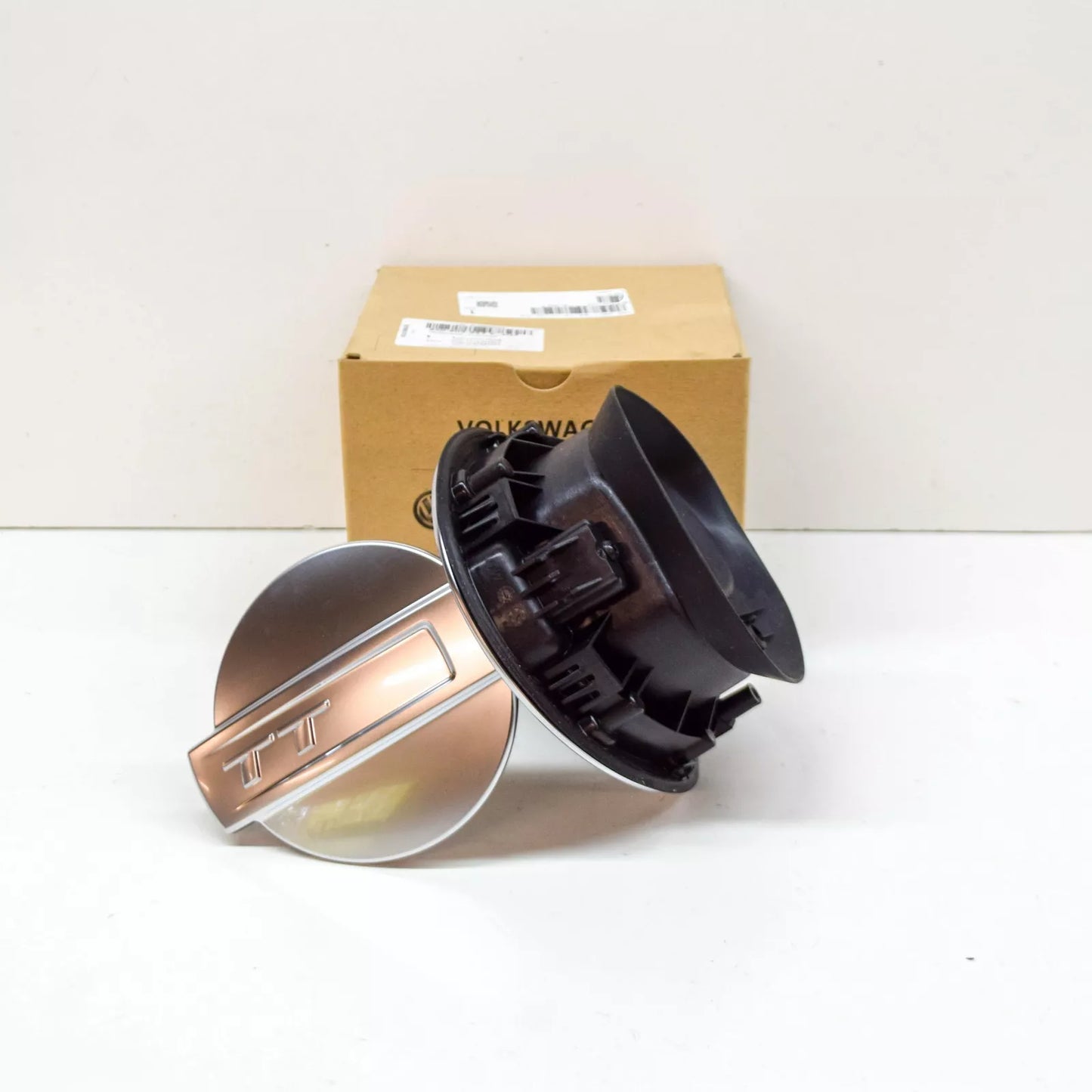 NEW AUDI TT FV MK3 REAR FUEL TANK FILLER DOOR 8S0809857E3Q7 ORIGINAL