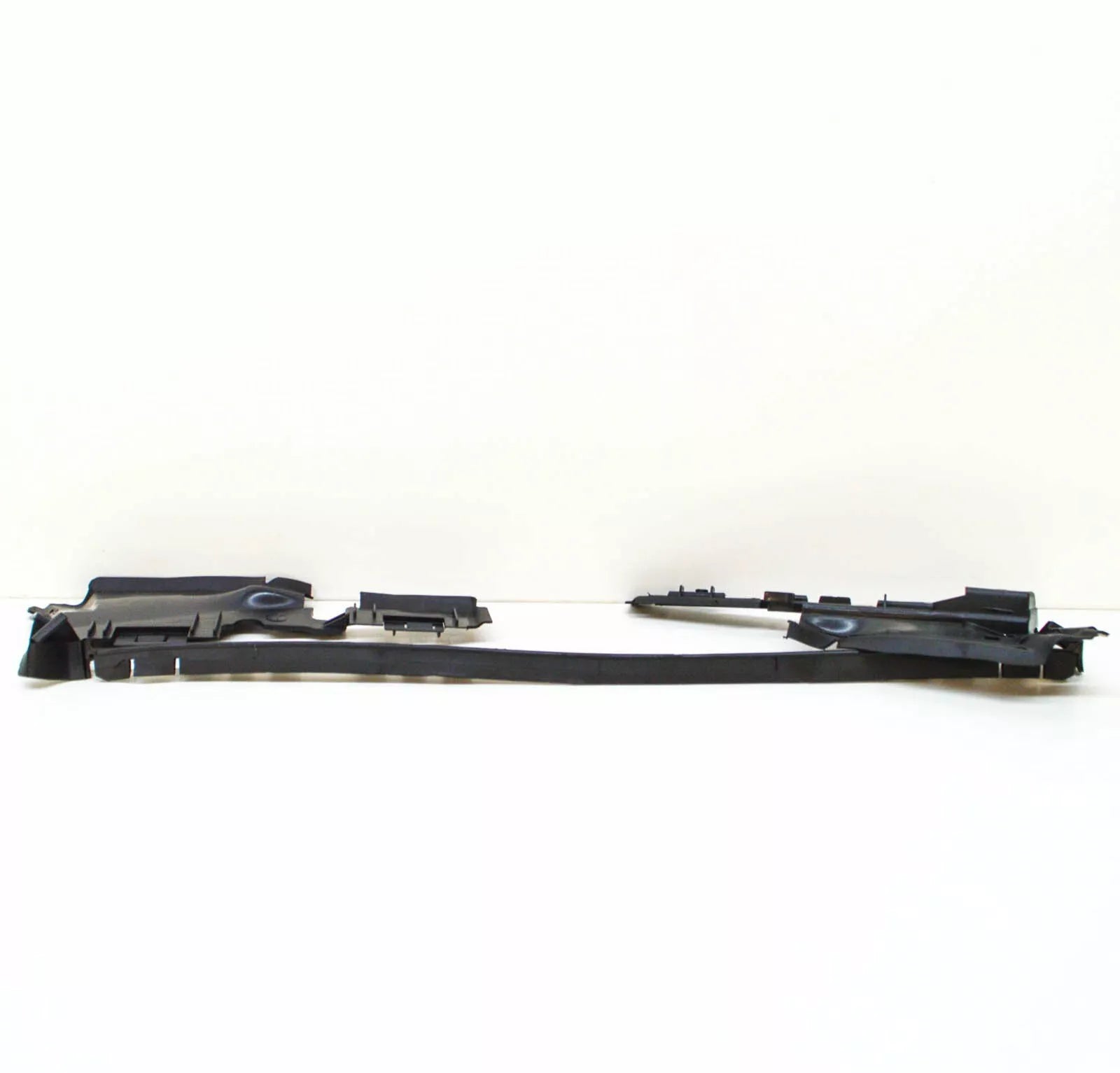 NEW MERCEDES-BENZ C-CLASS W204 UPPER RADIATOR BAFFLE A2045050530 ORIGINAL