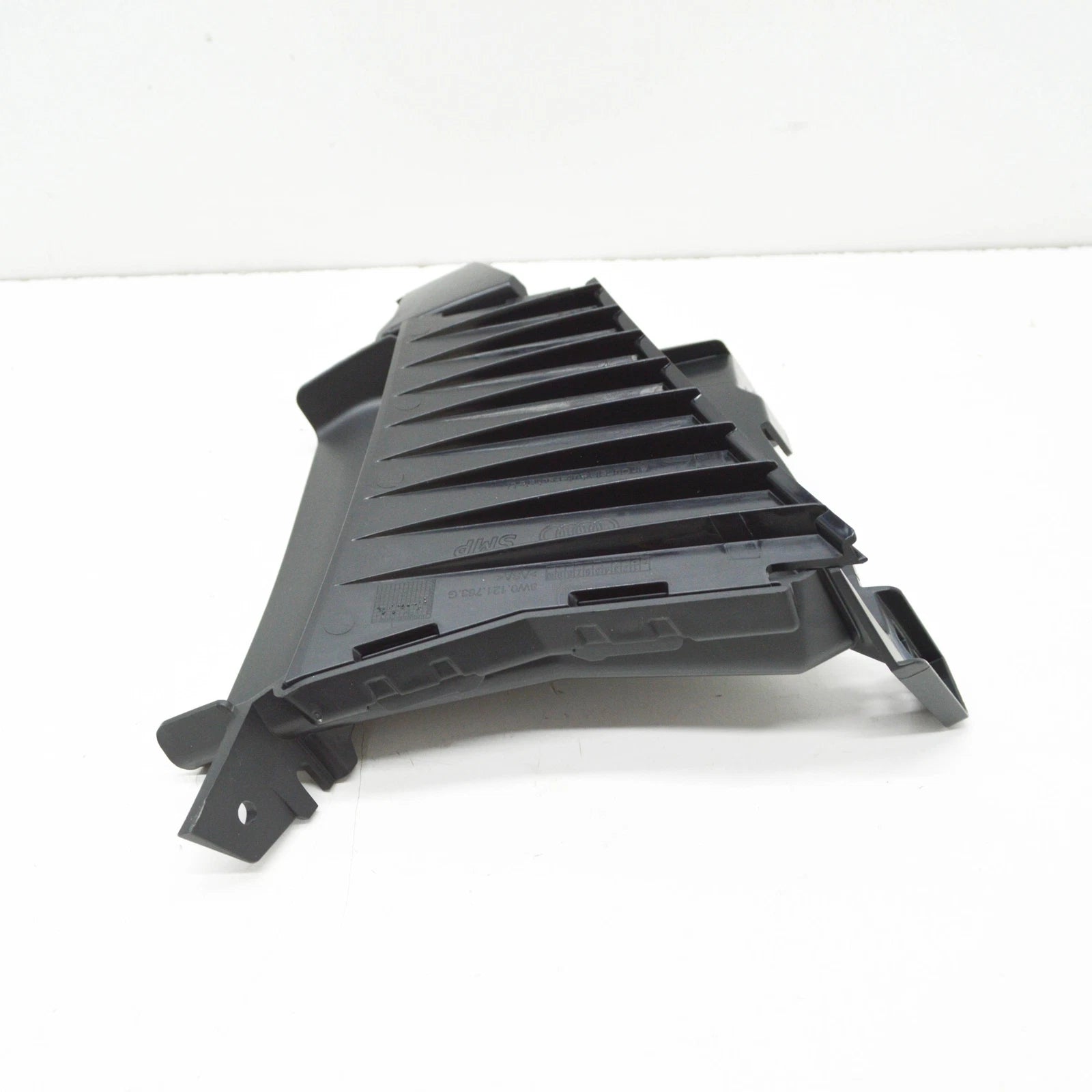 NEW AUDI A4 AVANT B9 FEONT BUMPER LEFT AIR GUIDE 8W0121763L