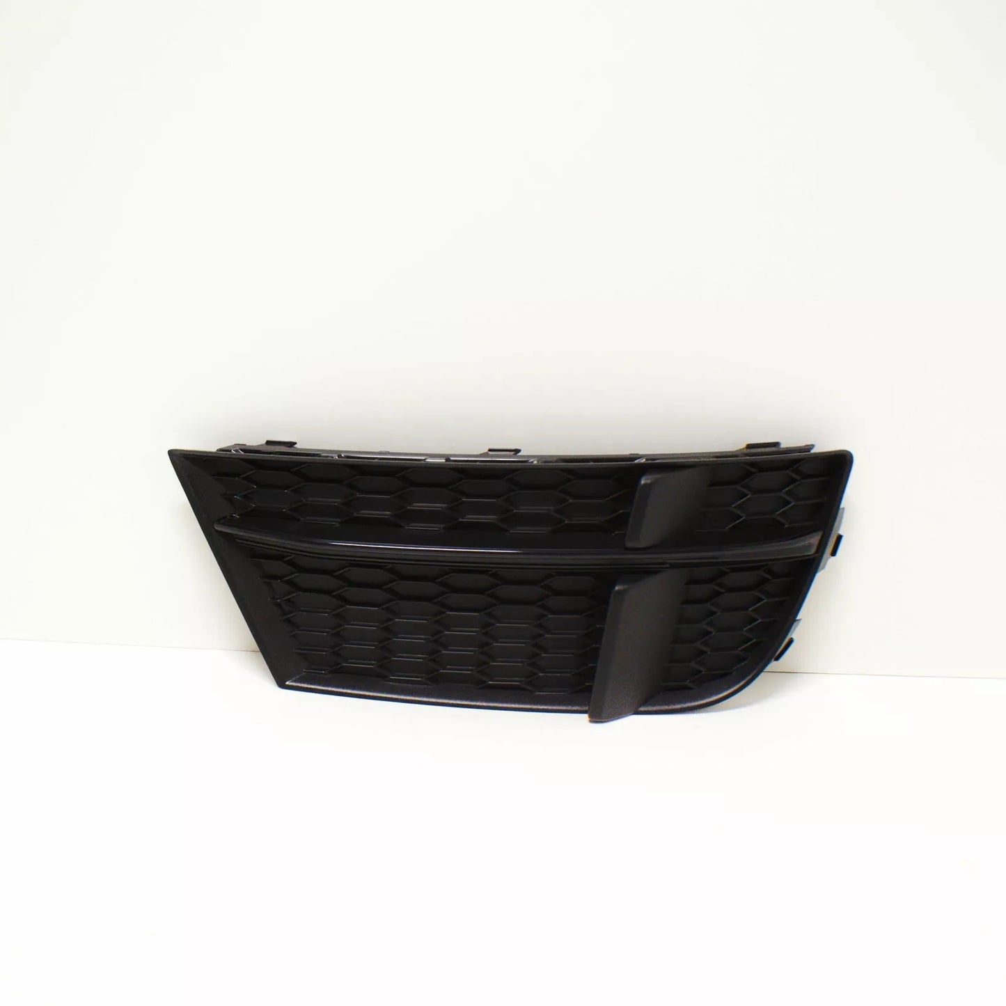 NEW AUDI A3 8V FRONT BUMPER RIGHT SIDE GRILLE 8V3807682NESM