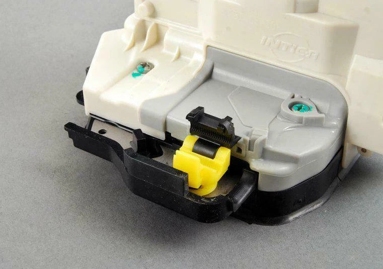 NEW AUDI A3 8P REAR LEFT DOOR LOCK WITH DOOR CONTACT SWITCH 4F0839015B ORIGINAL