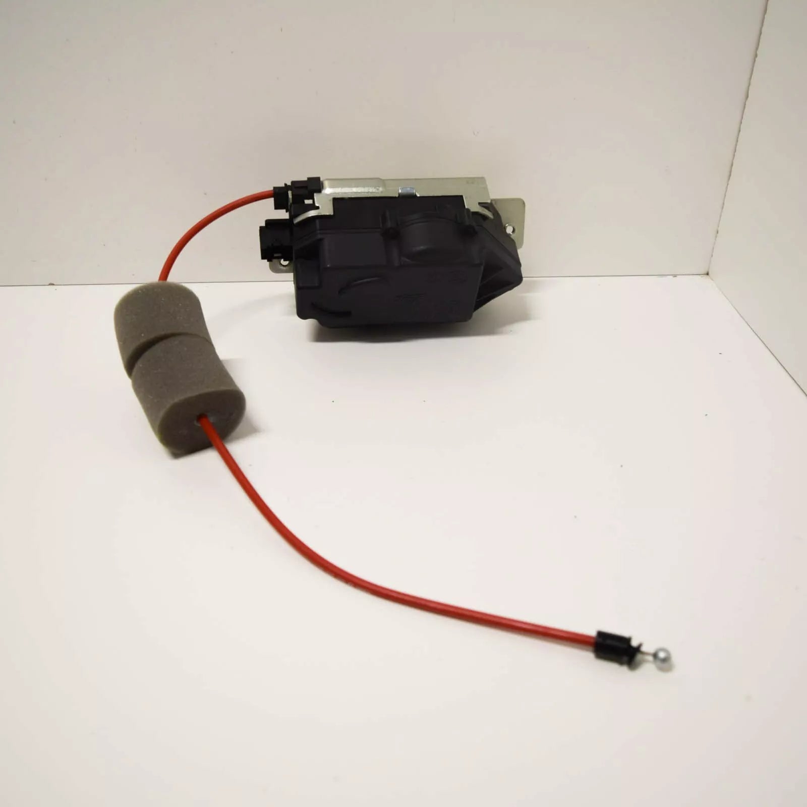 NEW MERCEDES BENZ M W164 REAR TAILGATE BOOT LID LOCK A1647400500 ORIGINAL