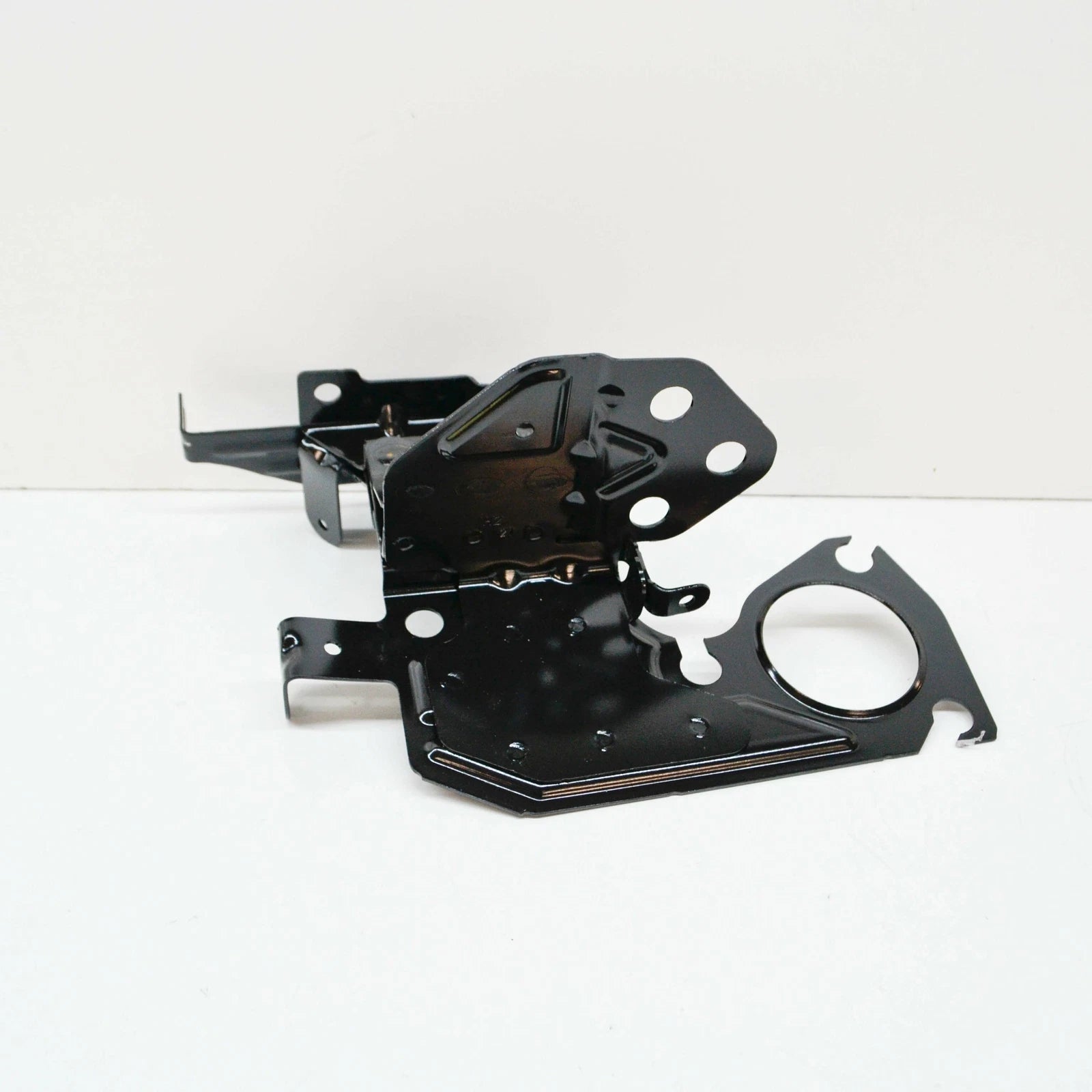 NEW AUDI Q5 80A ENGINE WATER PUMP BRACKET RIGHT 80A819263D