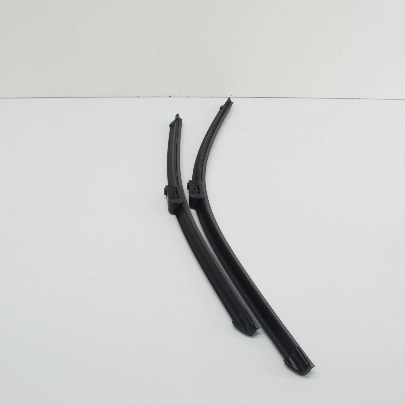 NEW VW SCIROCCO MK3 FRONT WINDSCREEN WIPER BLADES SET LHD 1K8998002 ORIGINAL