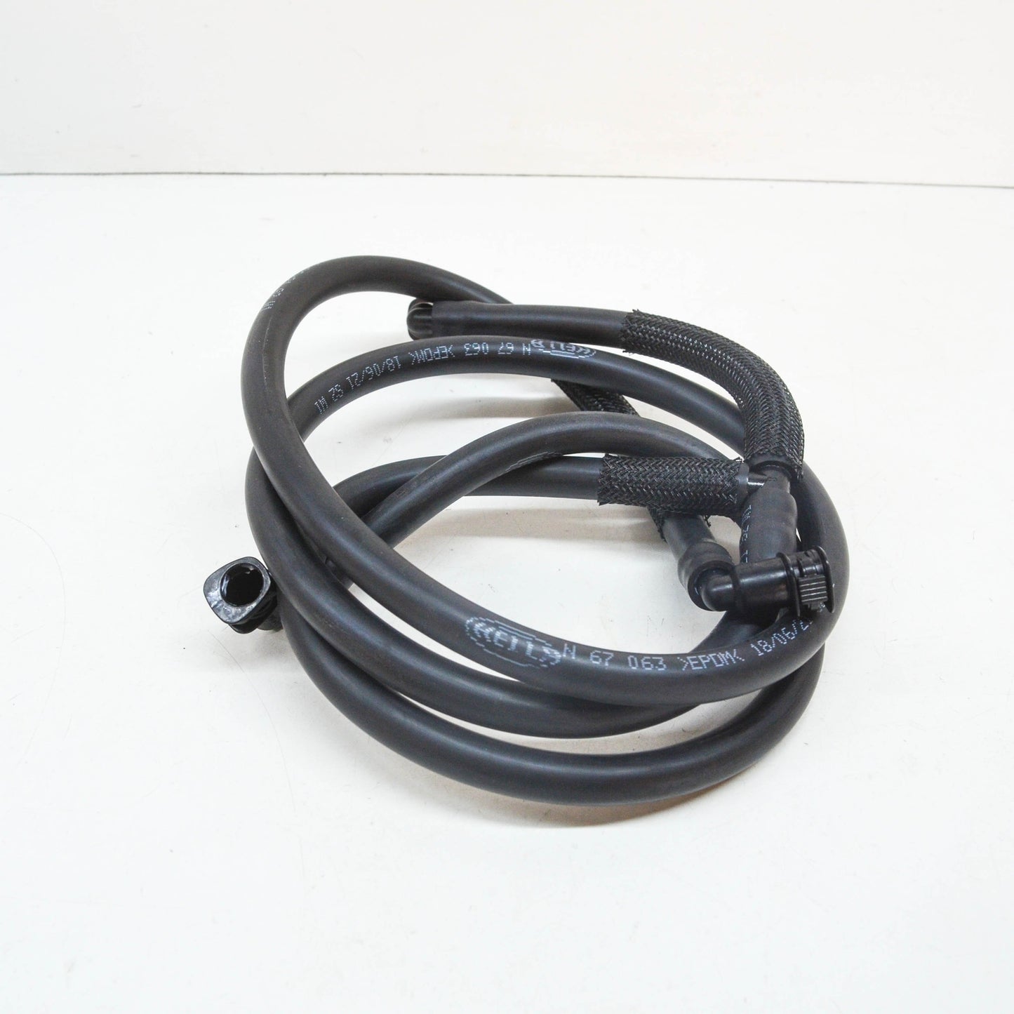 NEW MERCEDES-BENZ C-CLASS W204 HEADLIGHT WASHER HOSE A2048602592 2010 ORIGINAL