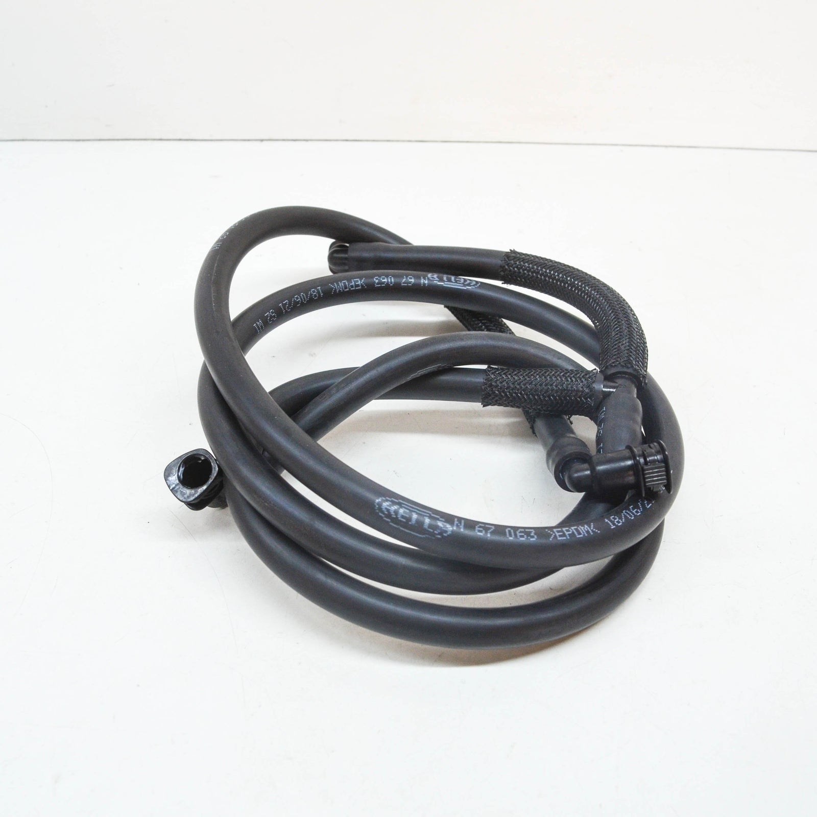 NEW MERCEDES-BENZ C-CLASS W204 HEADLIGHT WASHER HOSE A2048602592 2010 ORIGINAL