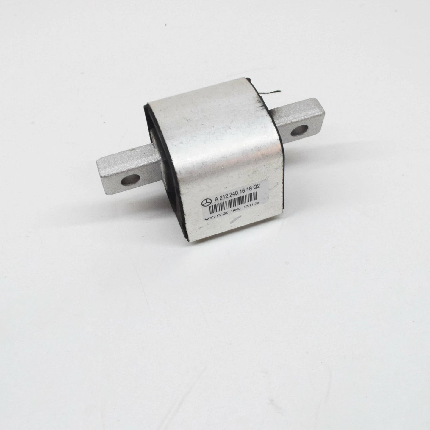 NEW MERCEDES-BENZ E W212 REAR ENGINE SUPPORT A2122401618