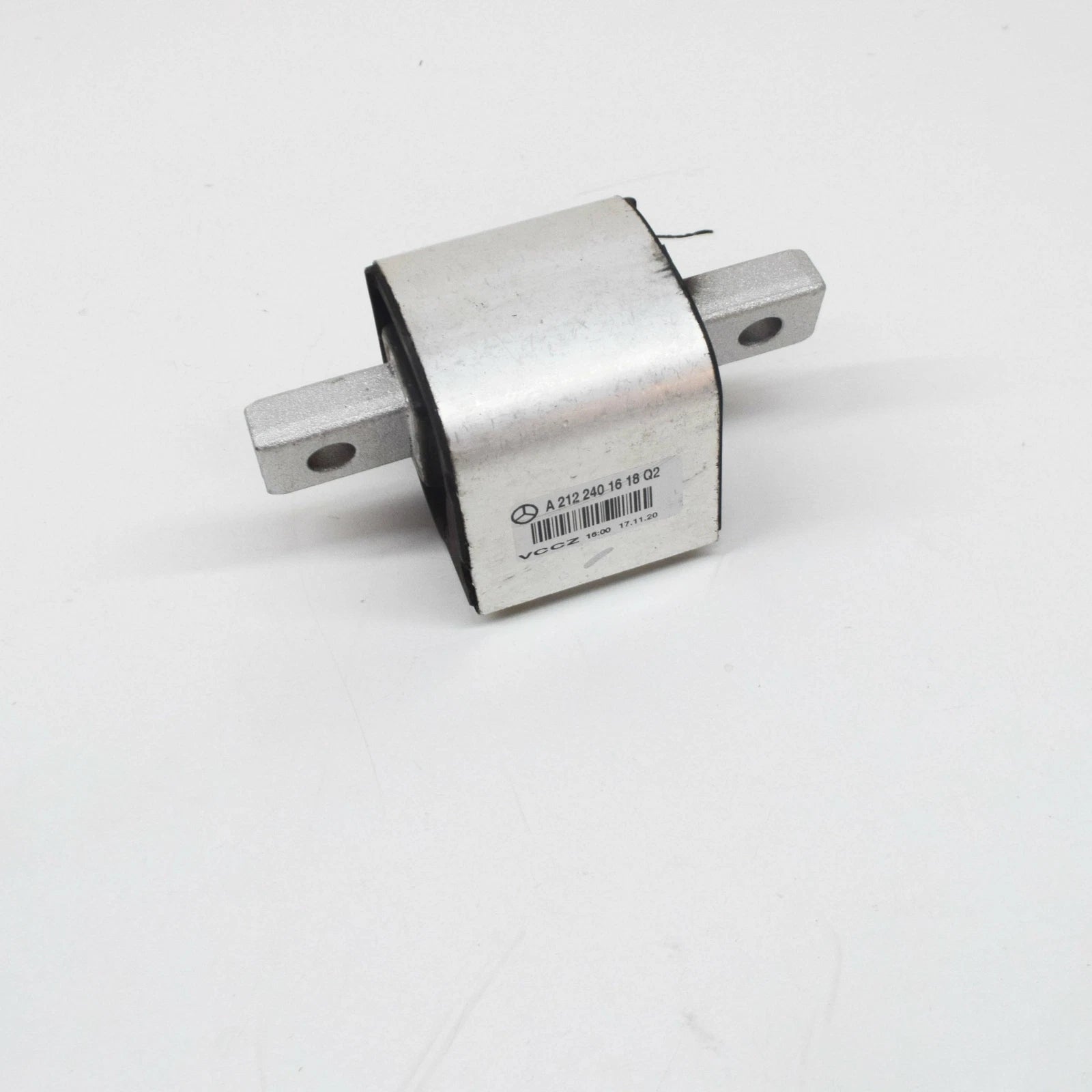 NEW MERCEDES-BENZ E W212 REAR ENGINE SUPPORT A2122401618