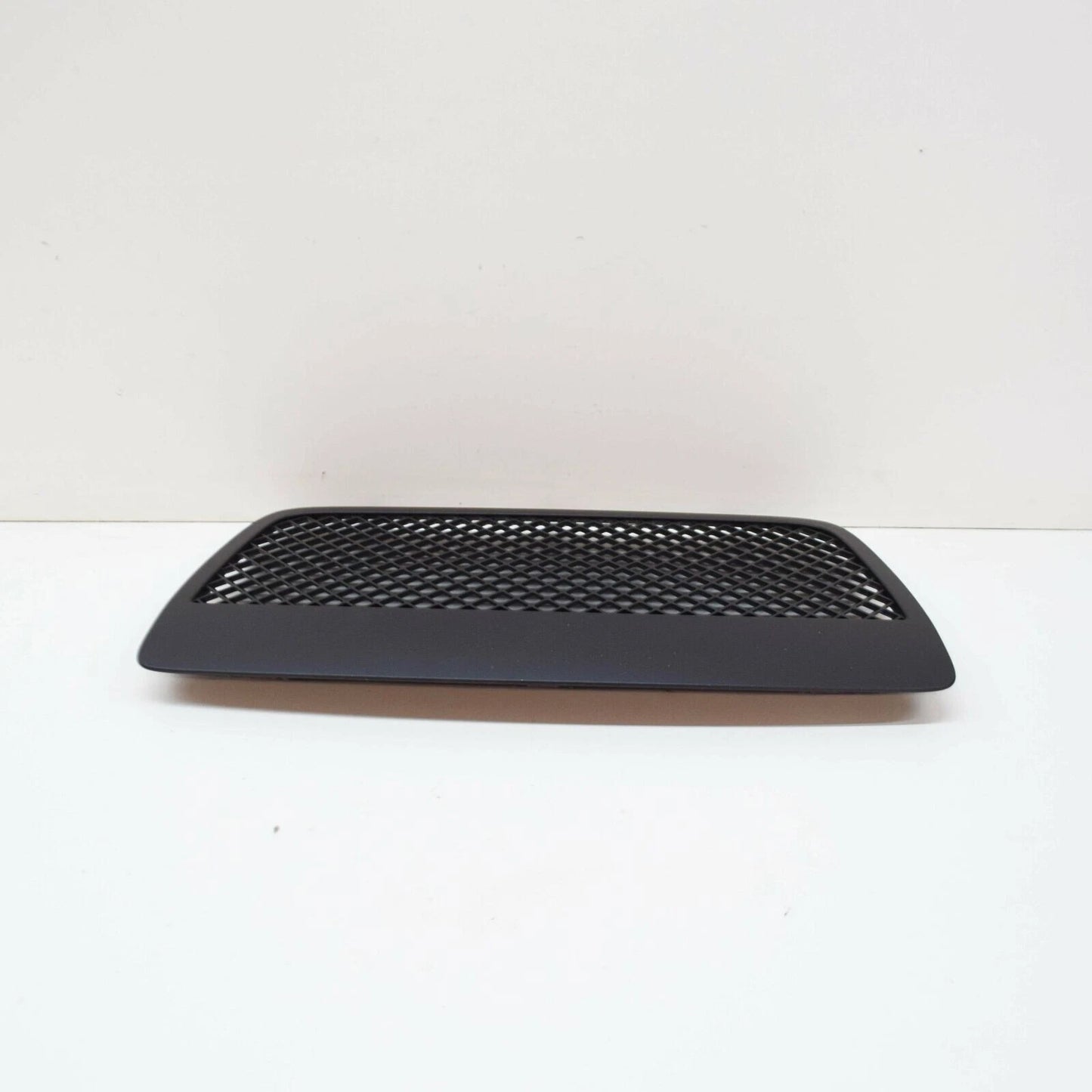 NEW AUDI R8 42 REAR VALANCE GRILLE CENTER 420807925A GENUINE