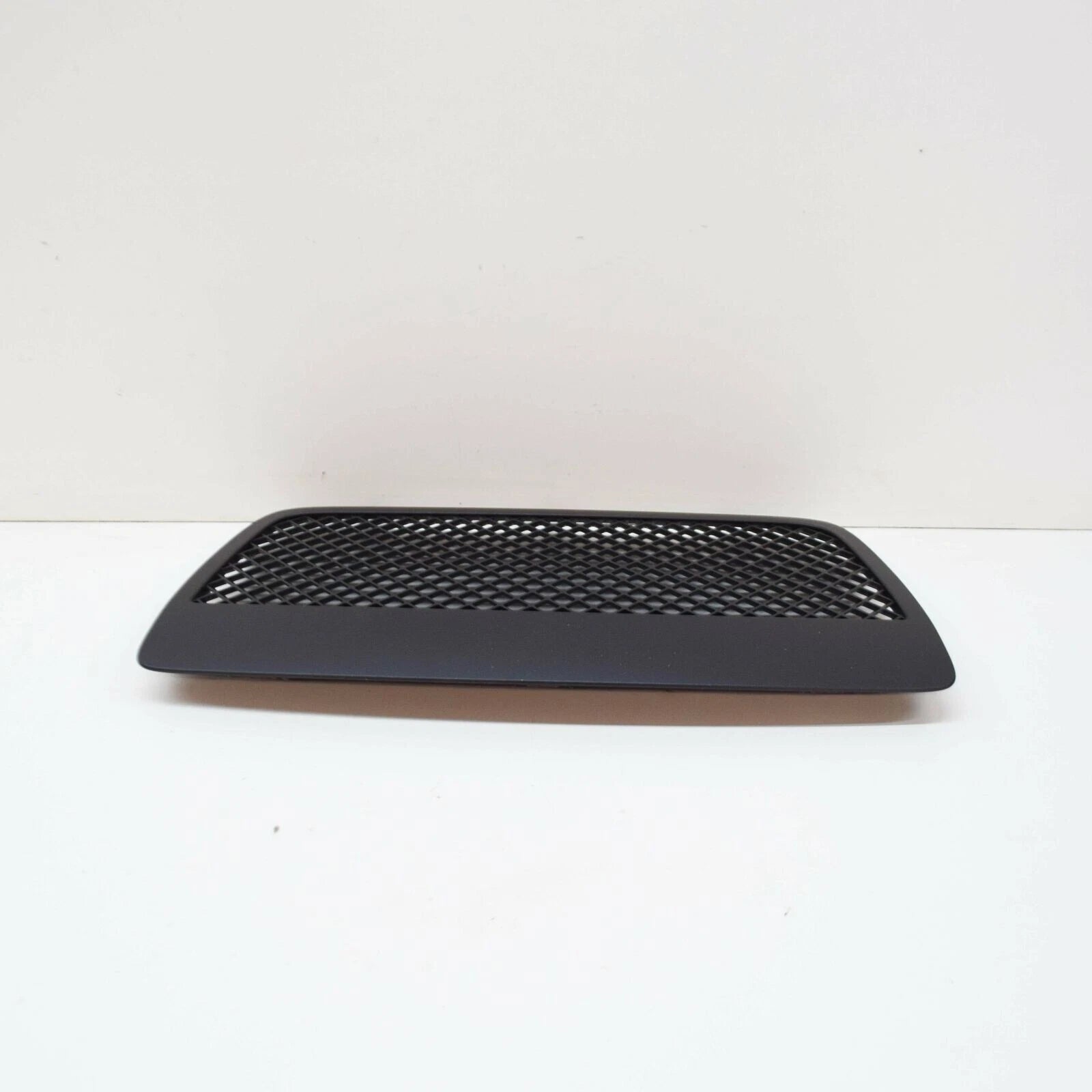 NEW AUDI R8 42 REAR VALANCE GRILLE CENTER 420807925A GENUINE