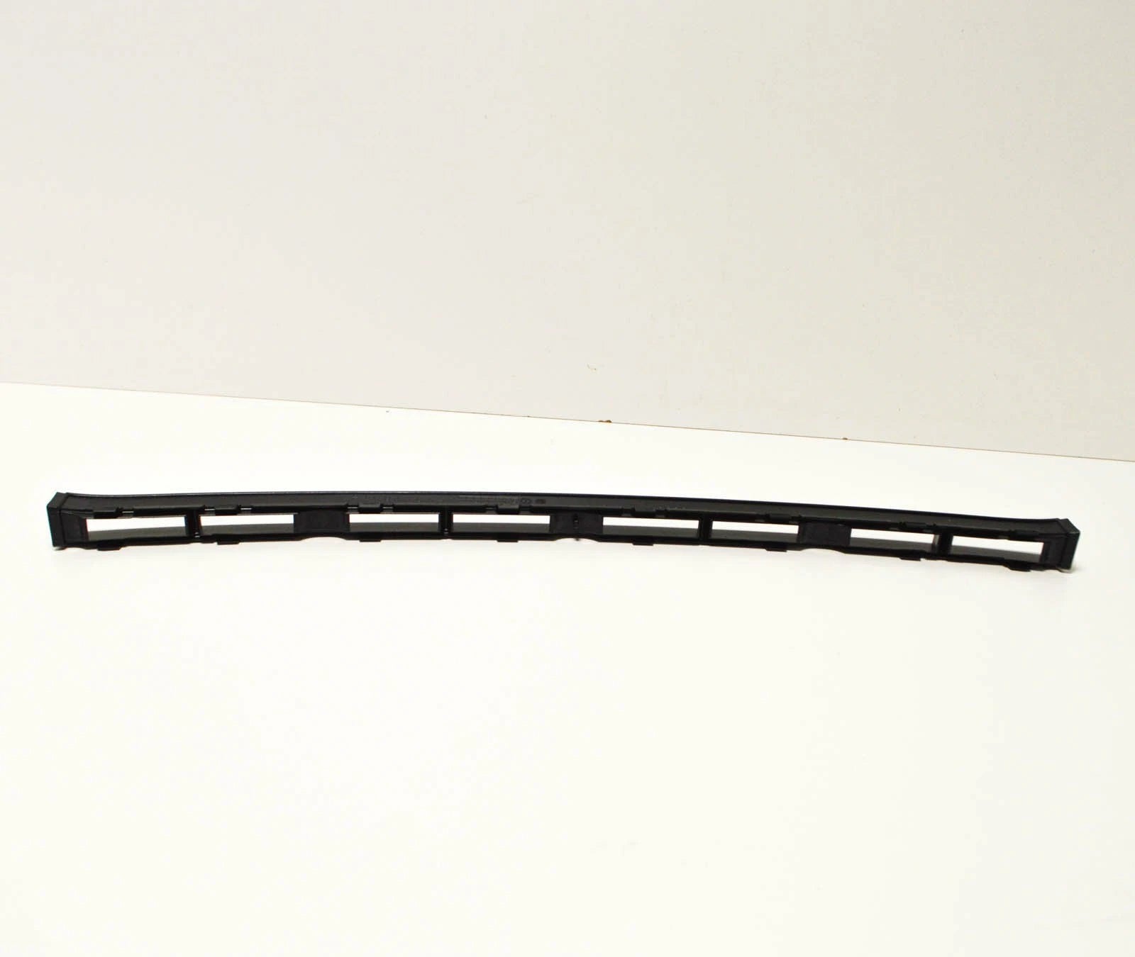 NEW AUDI TT 8J FRONT BUMPER LOWER CENTER GRILLE 8J0807697F