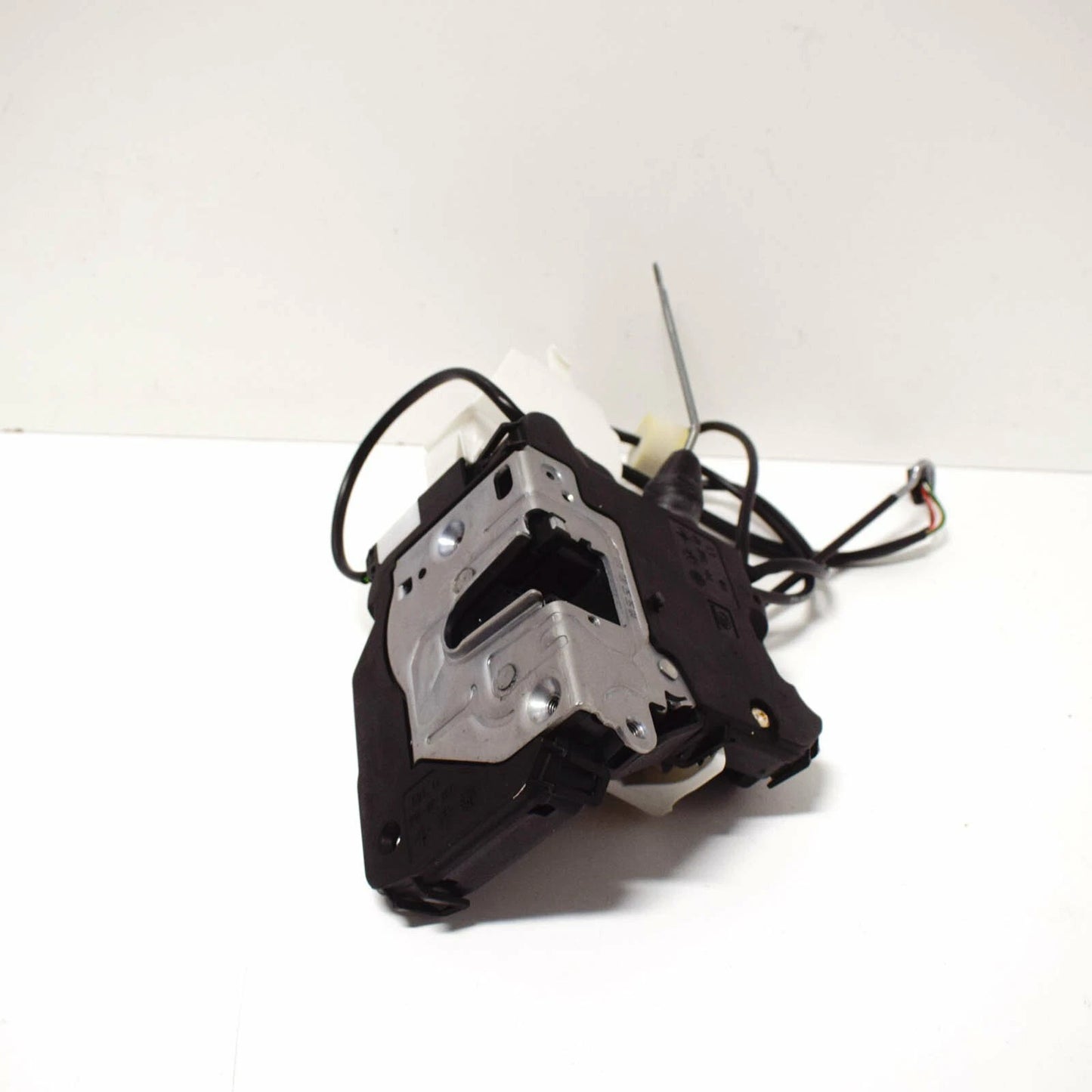 NEW MERCEDES-BENZ SLK R171 FRONT LEFT DOOR LOCK LHD A1717202535