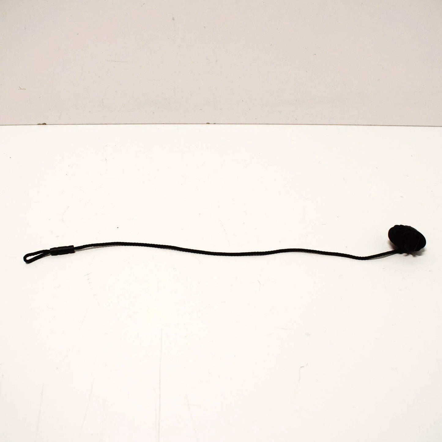 NEW VWGOLF MK5 MK6 REAR INTERIOR SHELF STRING STRAP 1K6863447A9B9 ORIGINAL