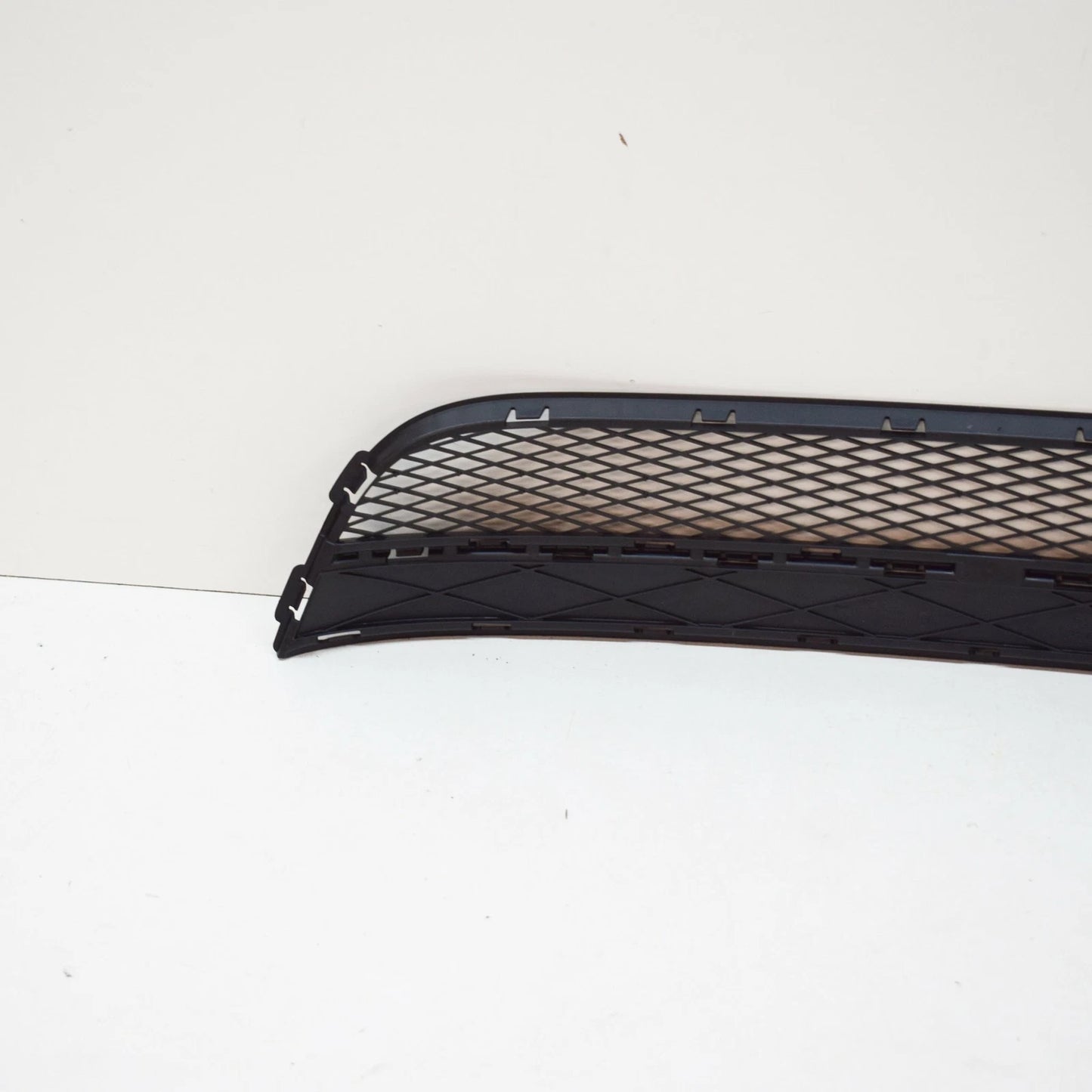 NEW VOLKSWAGEN TIGUAN FRONT LOWER GRILL 5N08536779B9 2010