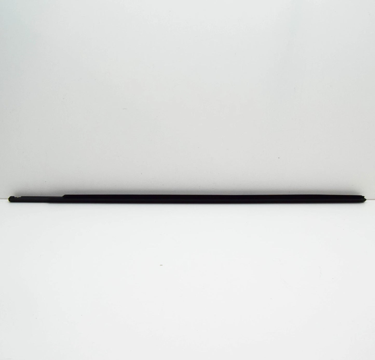 NEW MB E W212 FRONT RIGHT DOOR WINDOW OUTER SEALING RAIL A2127250465 ORIGINAL