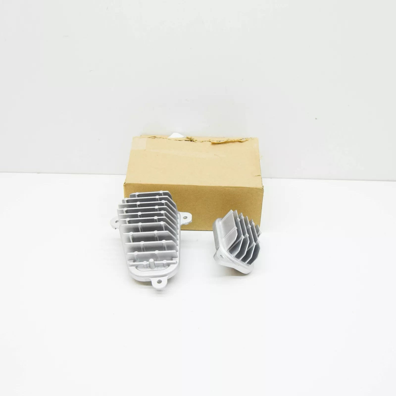 NEW AUDI E-TRON S FRONT LED LIGHT CONTROL UNIT W HEAT SINK RIGHT 4KE998474A