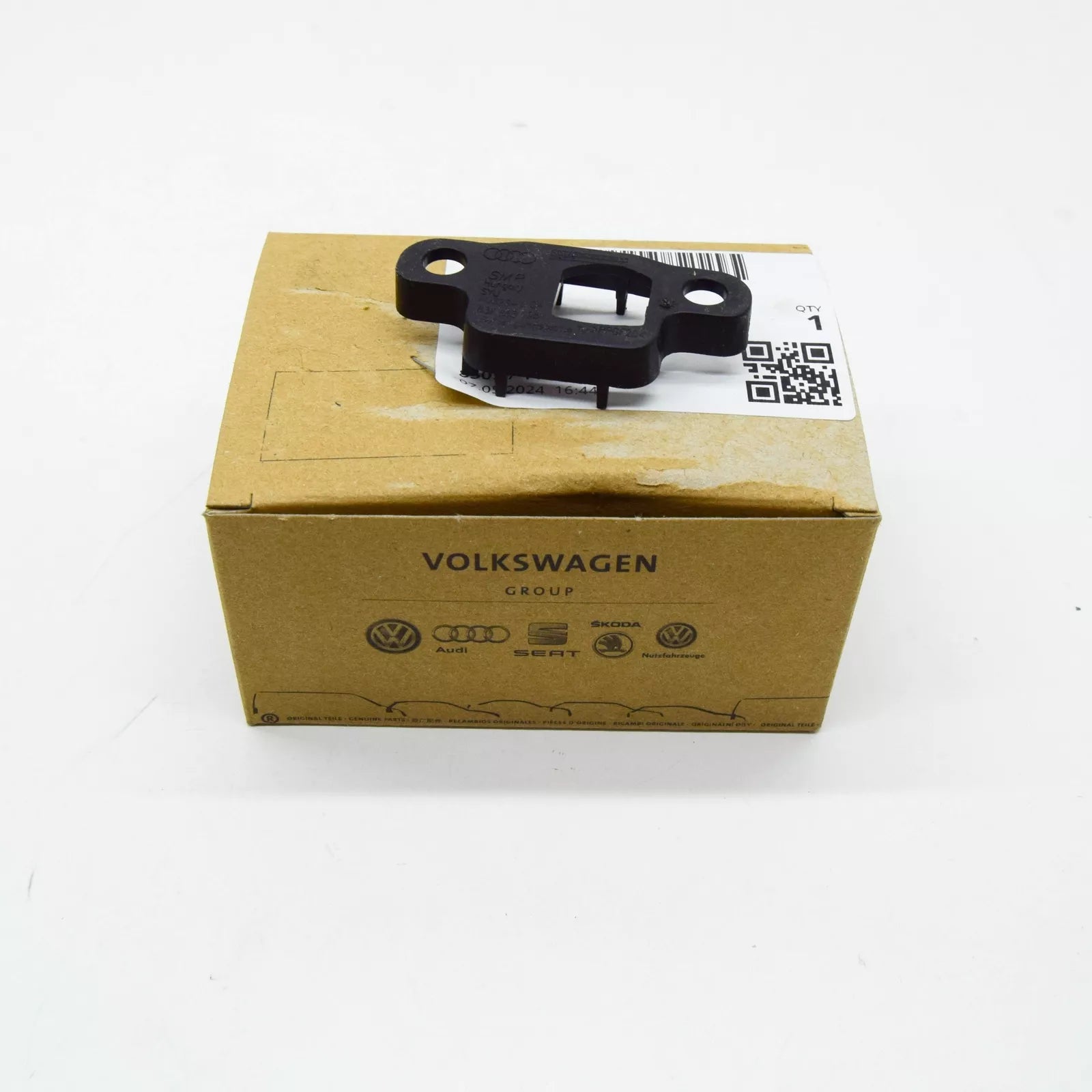 NEW AUDI Q3 SPORTBACK F3N FRONT BUMPER GRILLE SECURING PLATE 83F853795 ORIGINAL