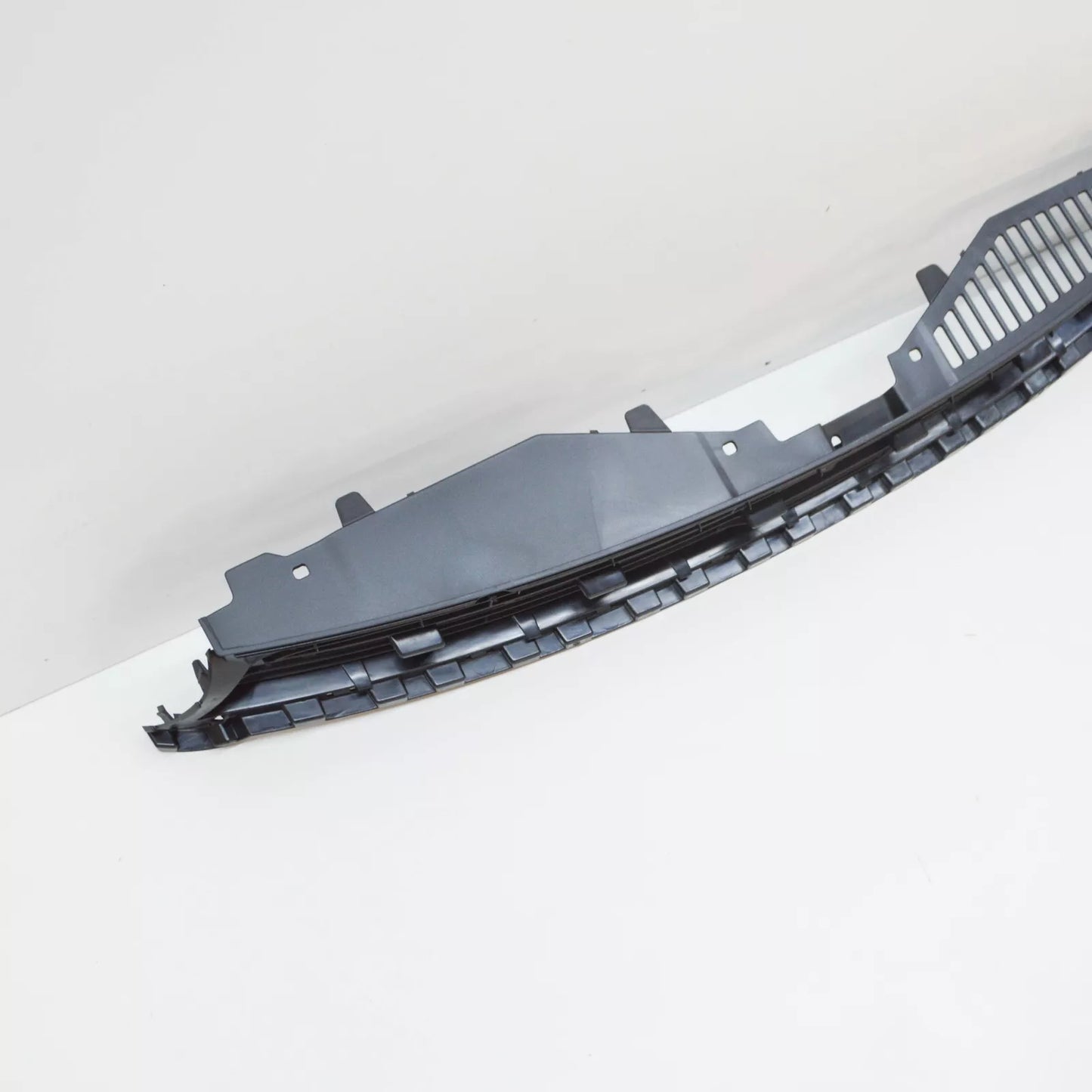 NEW VW SCIROCCO MK3 FRONT RADIATOR GRILLE 1K8853653B9B9 ORIGINAL