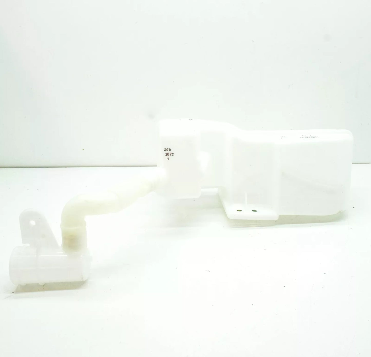 NEW VOLKSWAGEN CADDY ALLTRACK WINDOW WASHER TANK 2K5955453C ORIGINAL