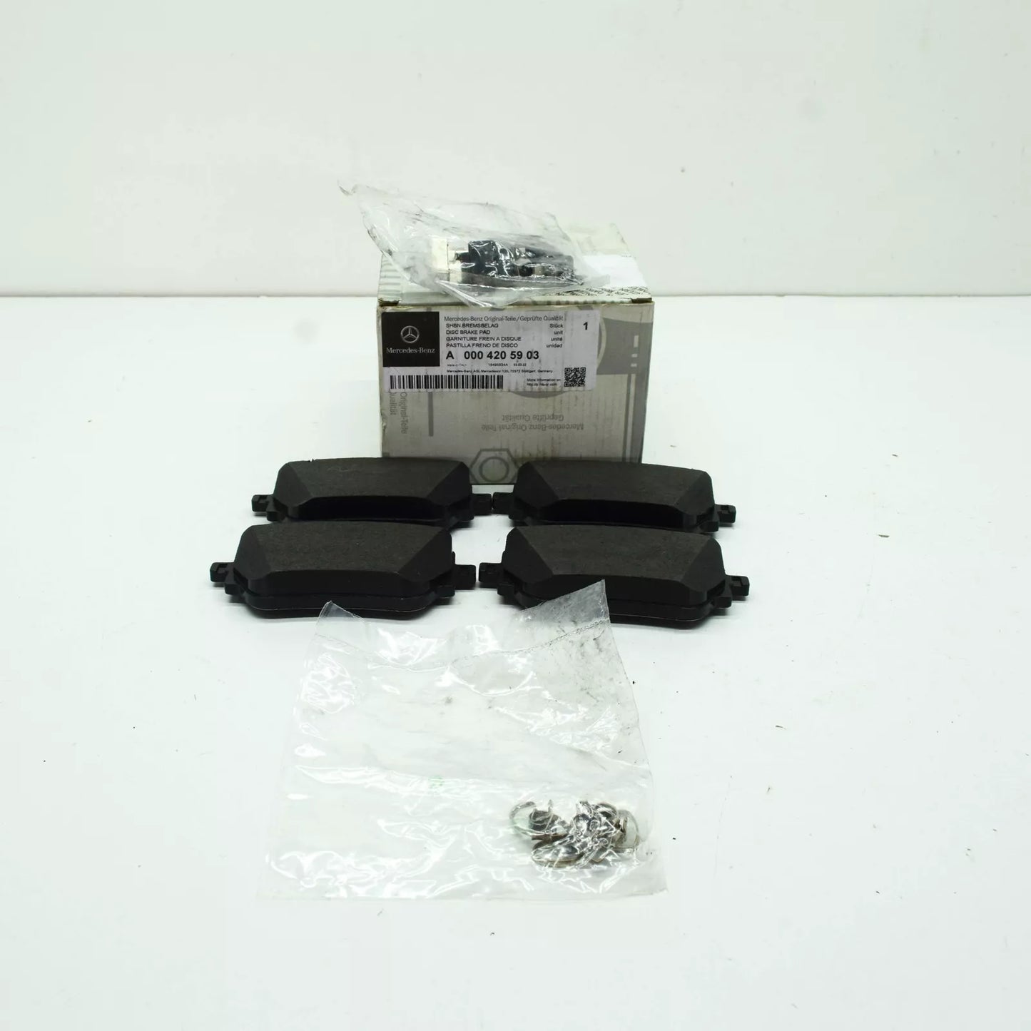 NEW MERCEDES-BENZ CLA COUPE C118 REAR BRAKE PADS SET A0004205903 ORIGINAL