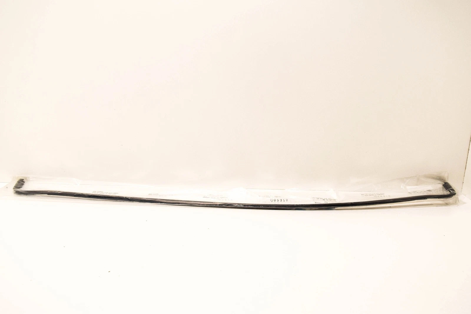 NEW BMW E38 SEDAN WINDSHIELD MOLDING TRIM SEAL UPPER 8125887 51318125887