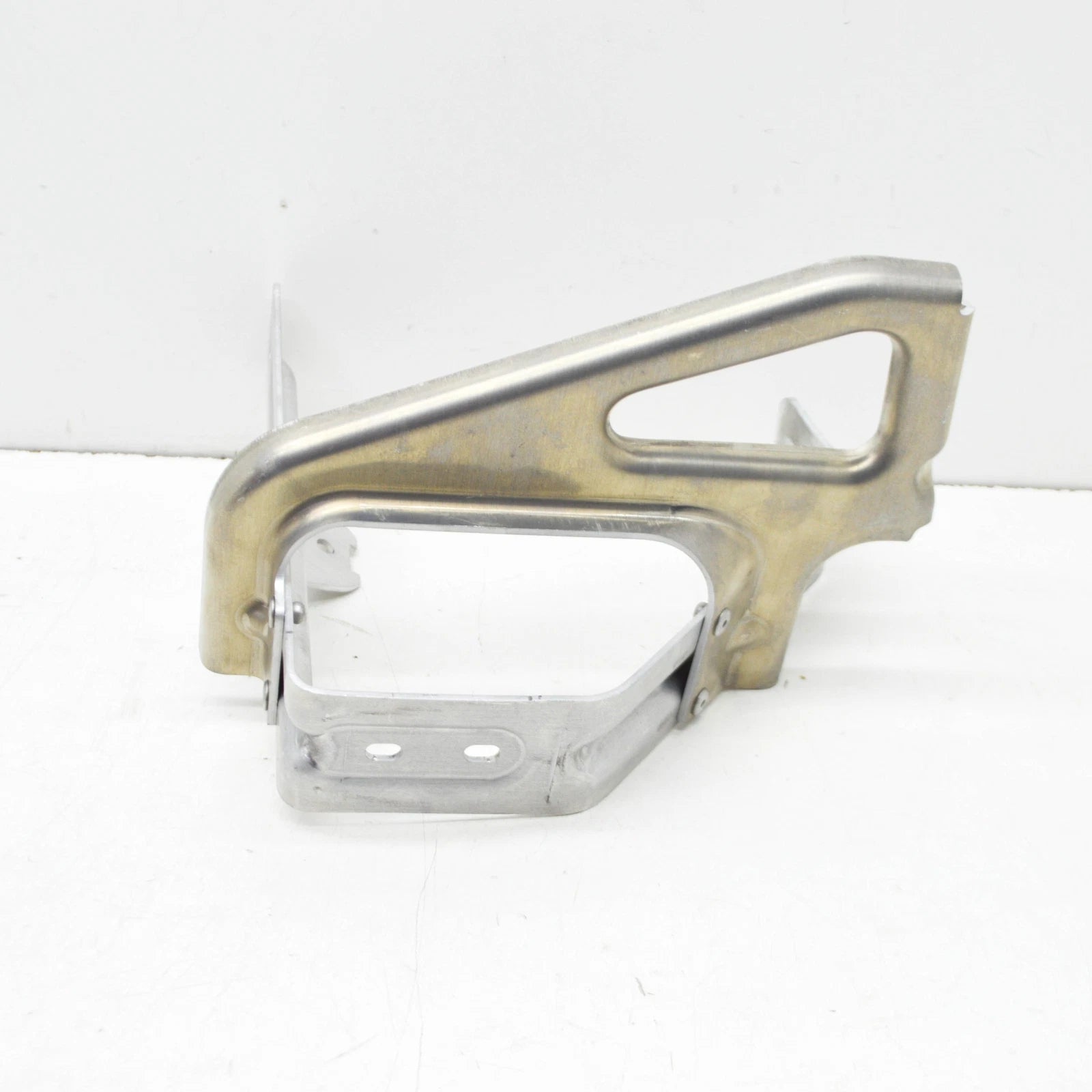 NEW BMW I8 I12 REAR LEFT QUARTER PANEL BRACKET 7431793 51437431793 ORIGINAL
