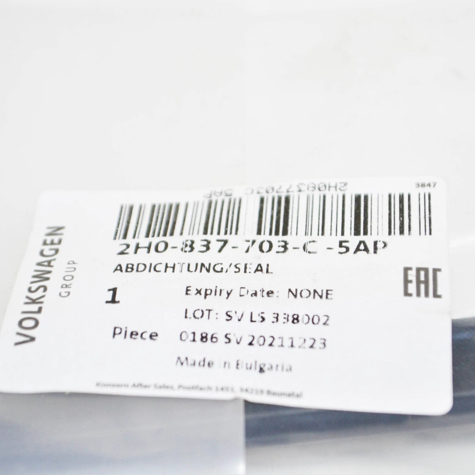 NEW VW AMAROK 2H FRONT LEFT OUTER WINDOW APERTURE SEAL 2H0837703C5AP