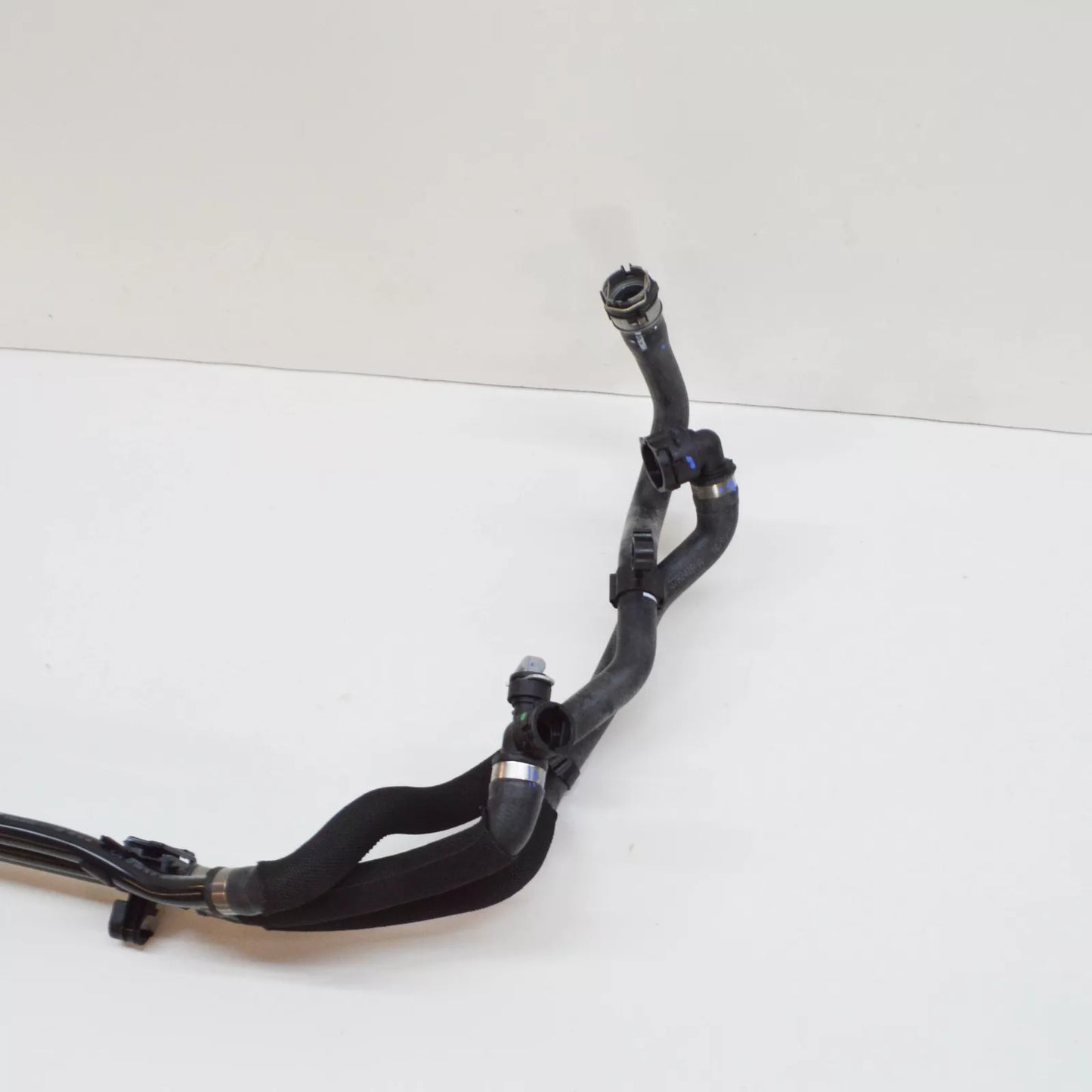 NEW MB GLE W167 SWITCHOVER VALVE TO WATER PUMP COOLANT LINER A1675007601